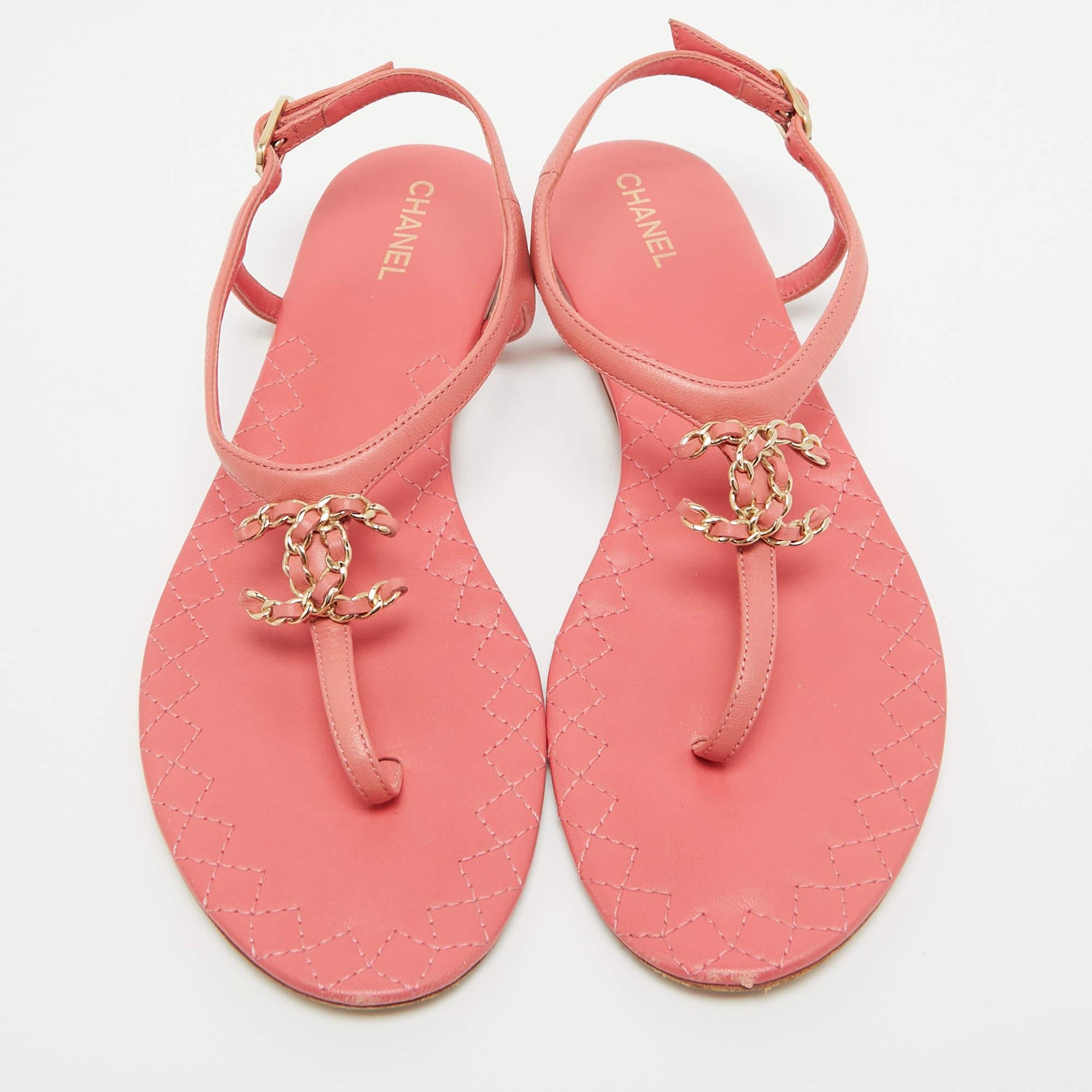 Estas sandalias enmarcarán sus pies de forma elegante. Fabricados con materiales de calidad, presentan un diseño elegante y unas plantillas cómodas.

Incluye: Funda guardapolvo original

