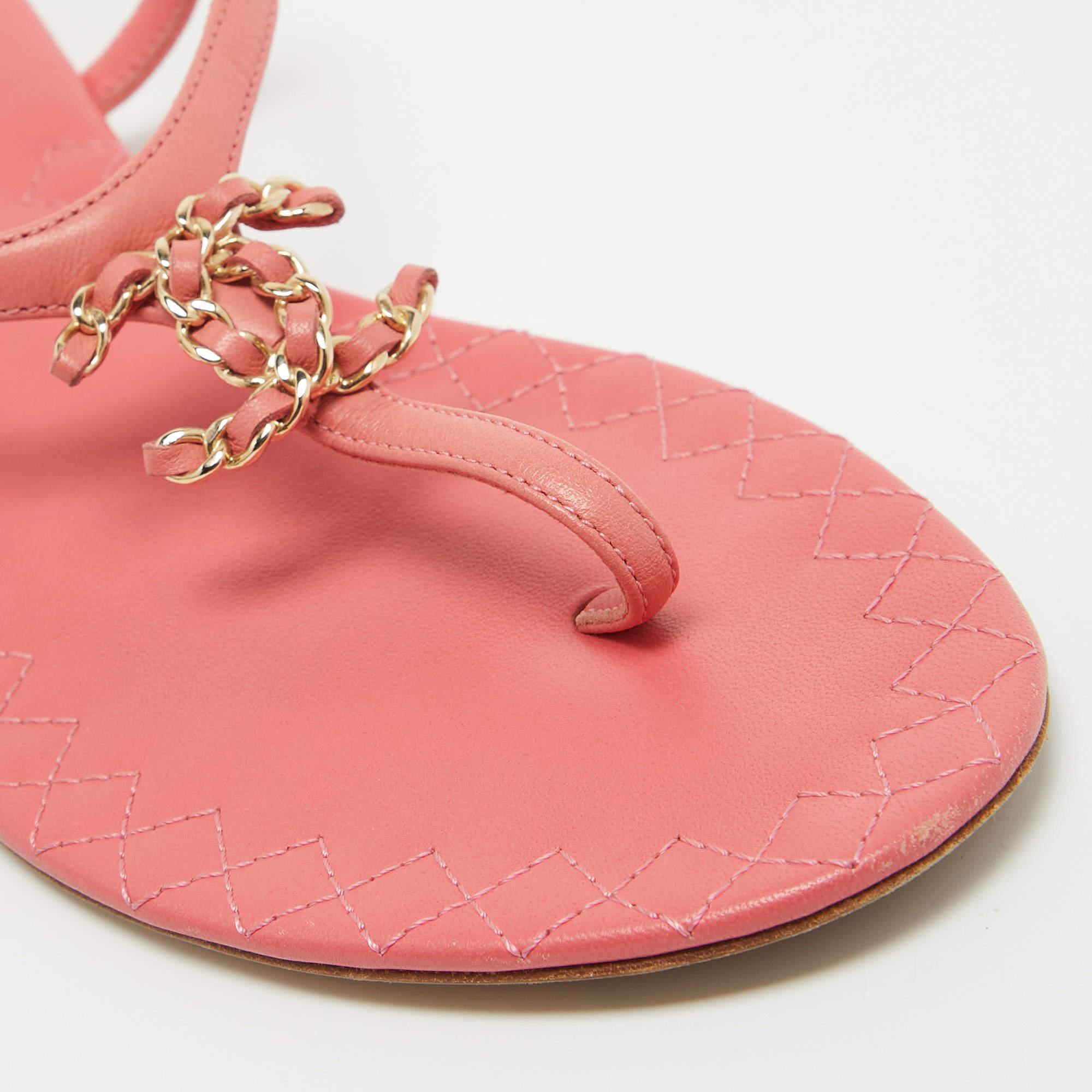 De las mujeres Chanel Sandalias de eslabones de piel rosa talla 38