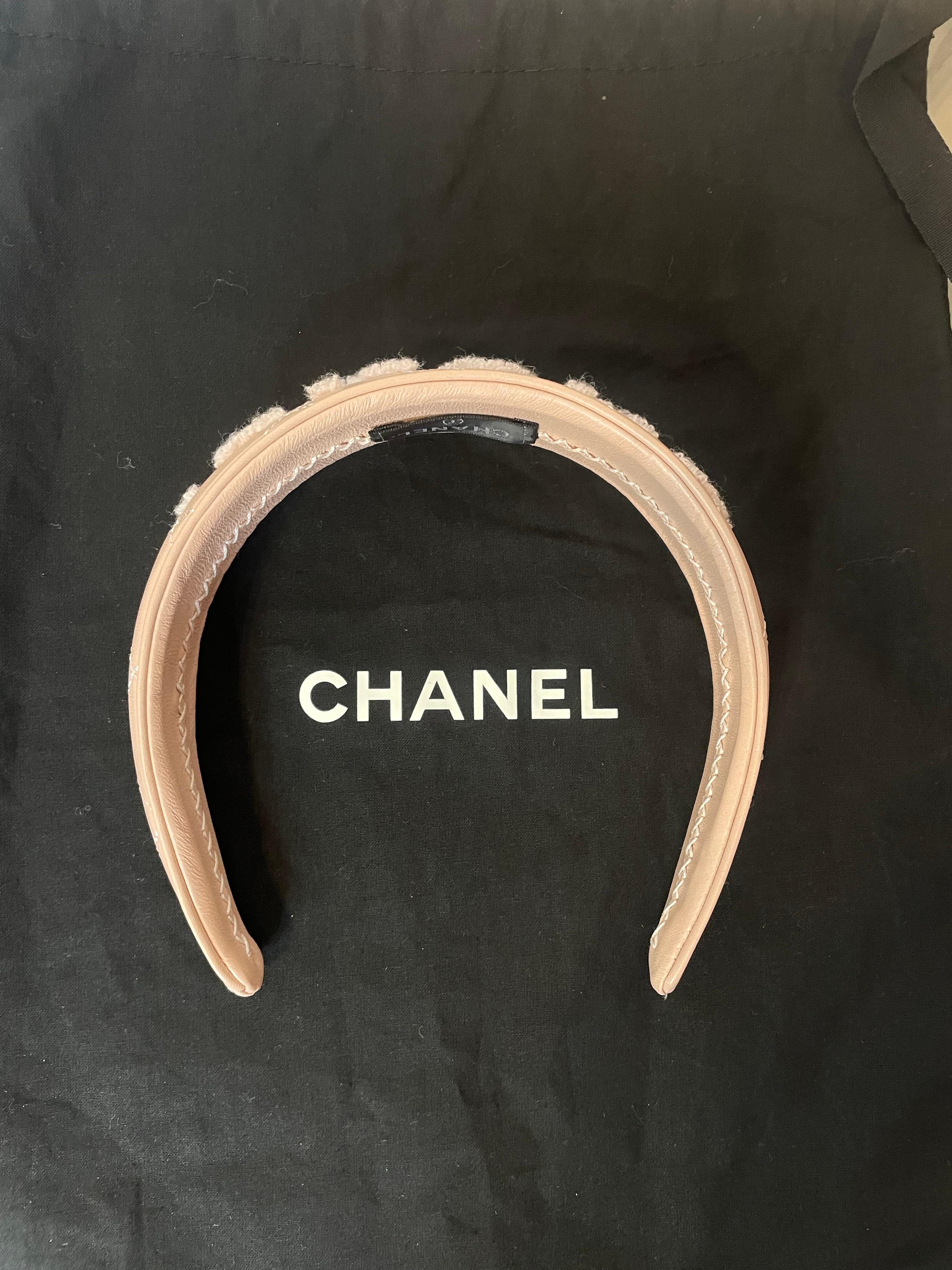 Marrone Fascia per capelli in pelle rosa di Chanel in vendita