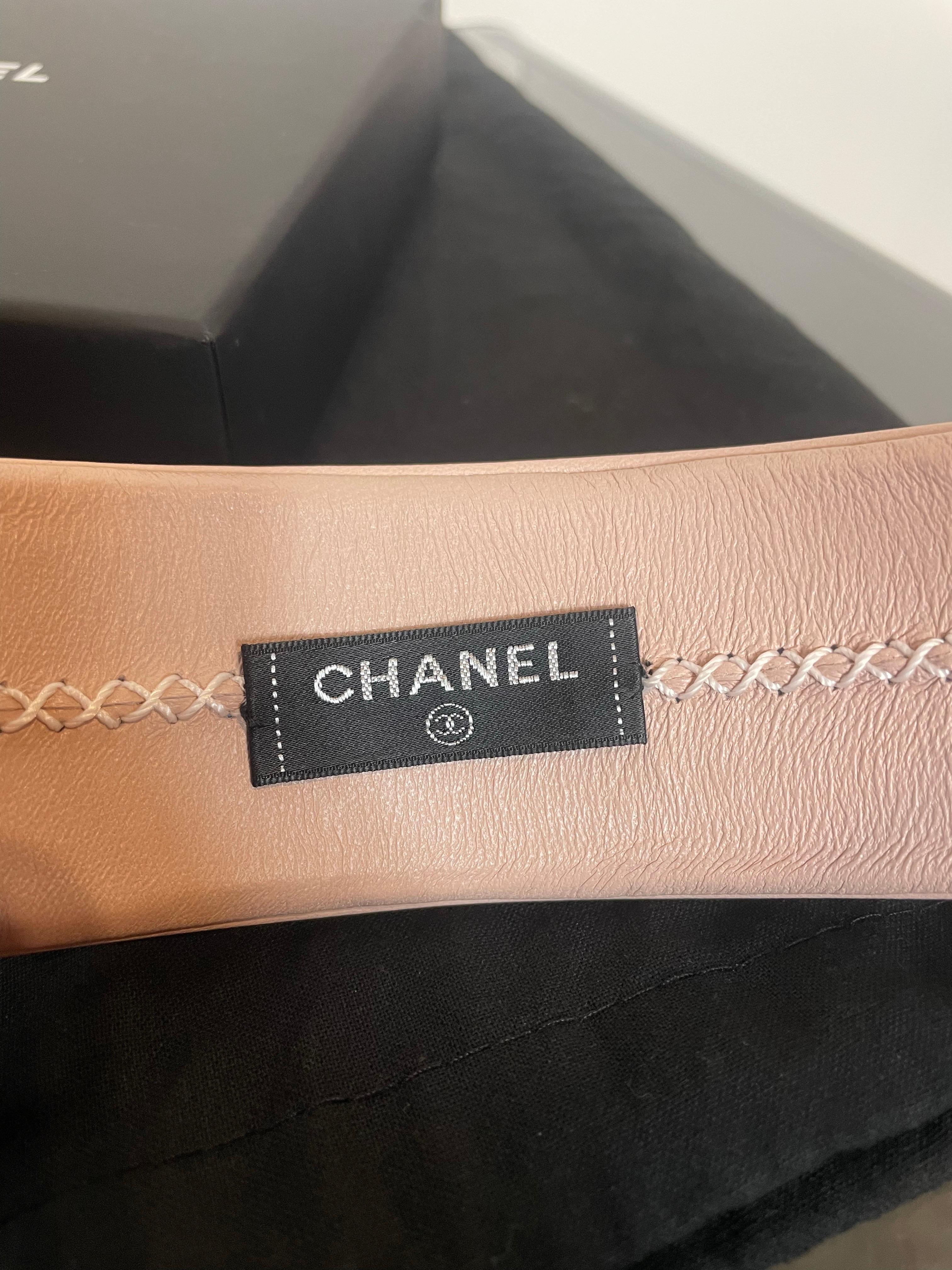 Fascia per capelli in pelle rosa di Chanel in vendita 1