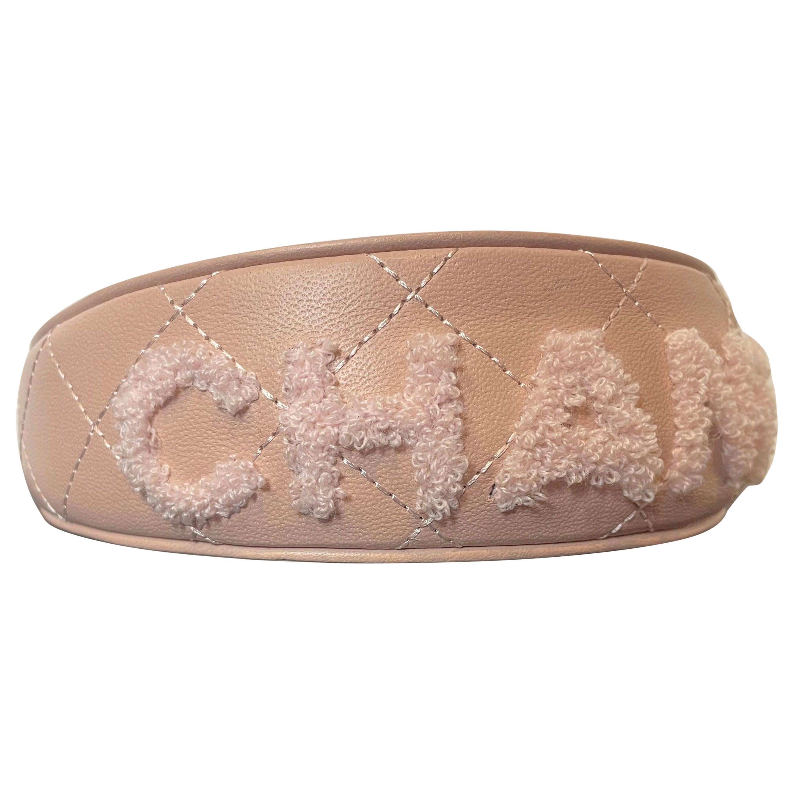 Fascia per capelli in pelle rosa di Chanel in vendita