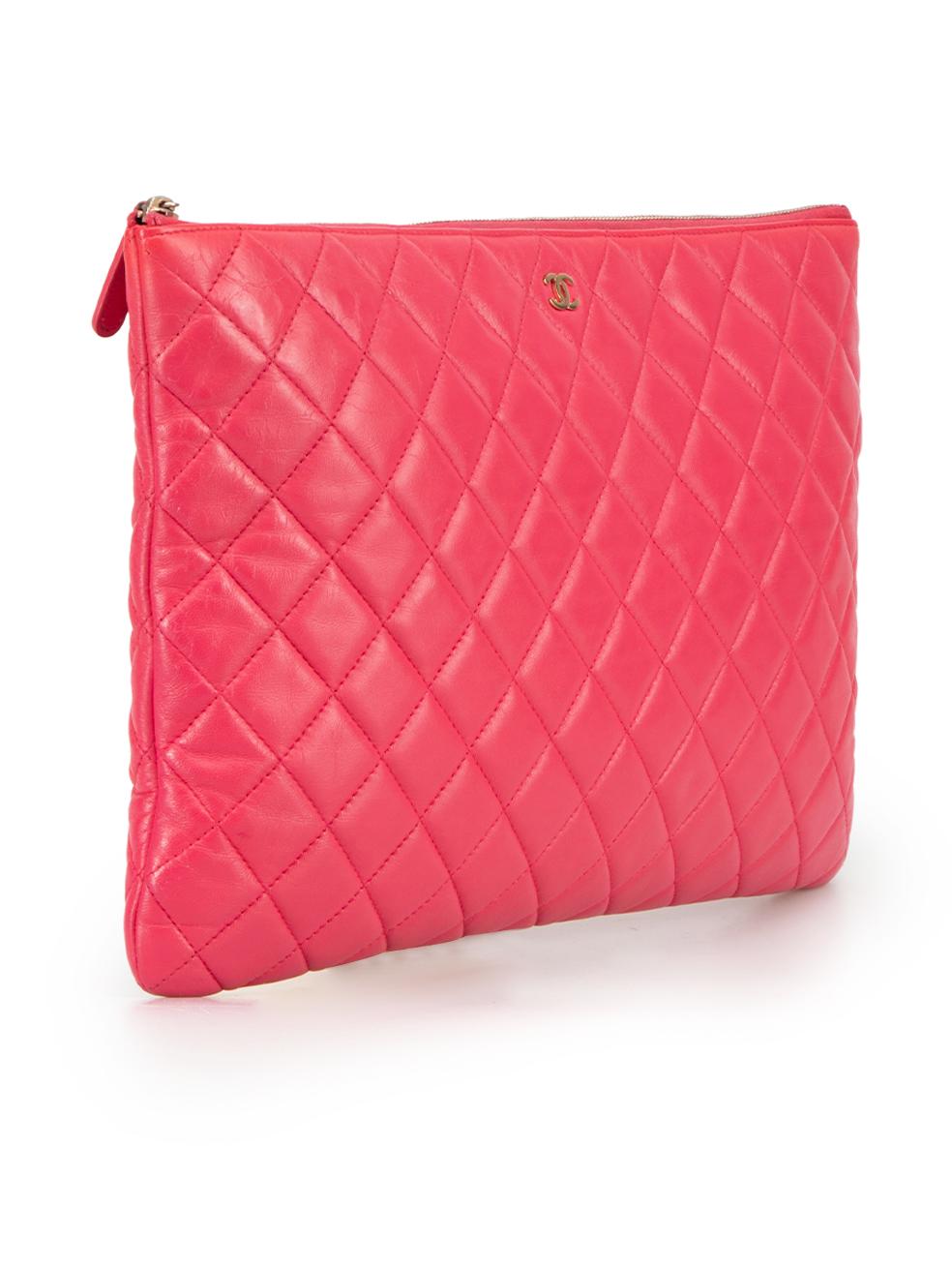 CONDITION is Very good. Minimal wear to clutch is evident. Minimal wear to the front-right where the paint has begun to crack and the top zip hardware shows signs of tarnishing on this used Chanel designer resale item.
  
Details
Pink
Leather
Medium