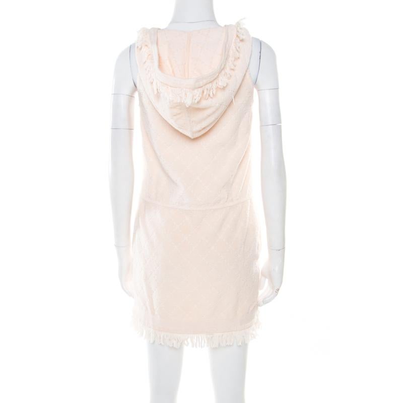 This casual dress from the house of Chanel features a luxurious design making it a must-have piece in your closet. It is made from cotton and has features the signature quilt pattern, frayed trims and a hood. The dress will look great with sneakers,
