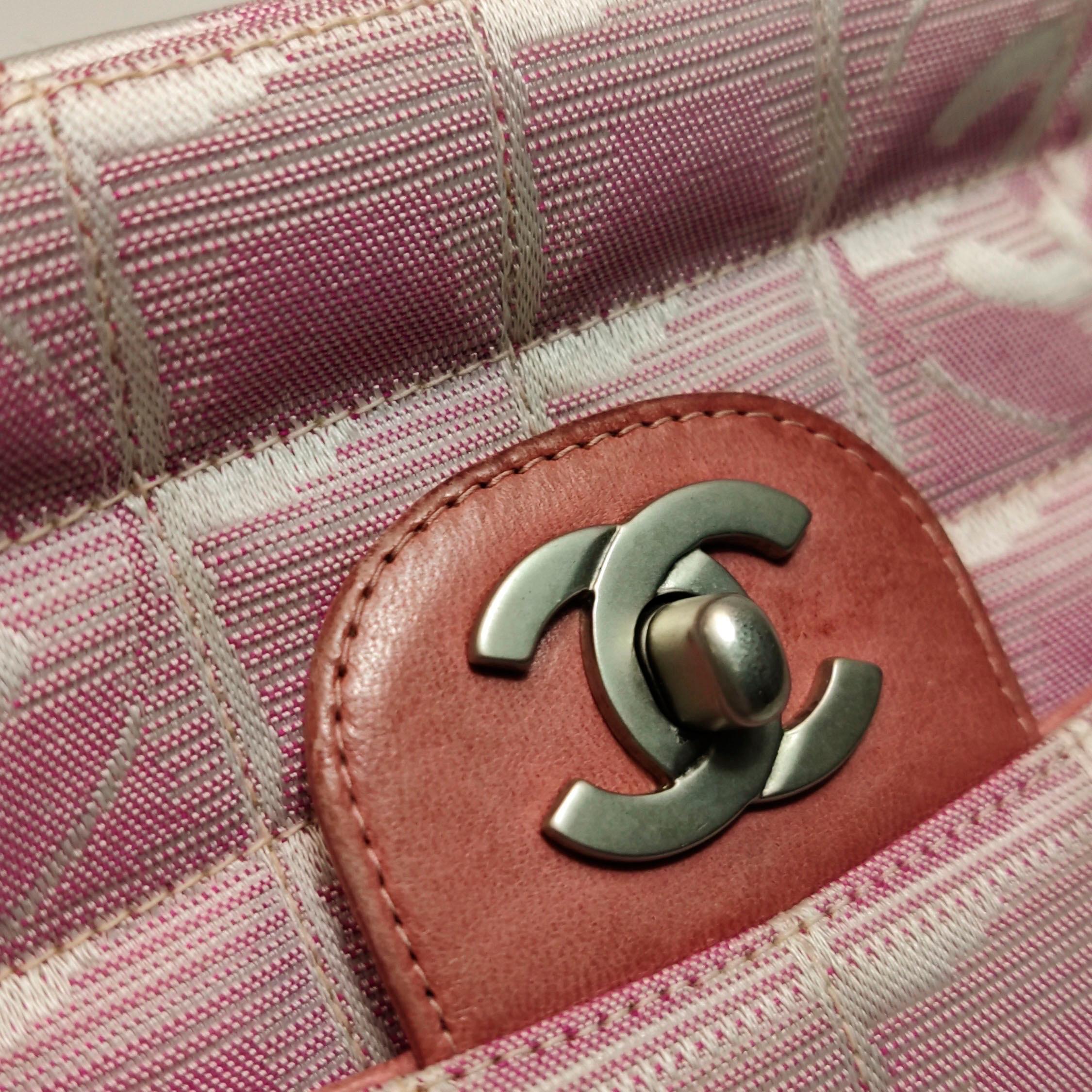 Chanel Pink Medium Canvas Ice Cube Classic Flap 2000 Travel Line Umhängetasche im Angebot 9
