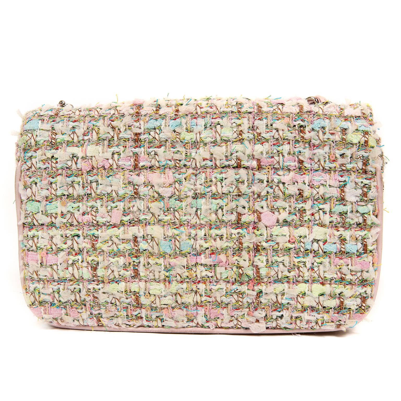 Chanel Pink Multi Color Tweed CC Flap Bag- Near Pristine Condition
 The colorful tweed is artistically woven in this rare silhouette.
Multi-color pastel tweed pattern is woven together in a mélange of cotton threads, fabrics and yarns.  Diagonal