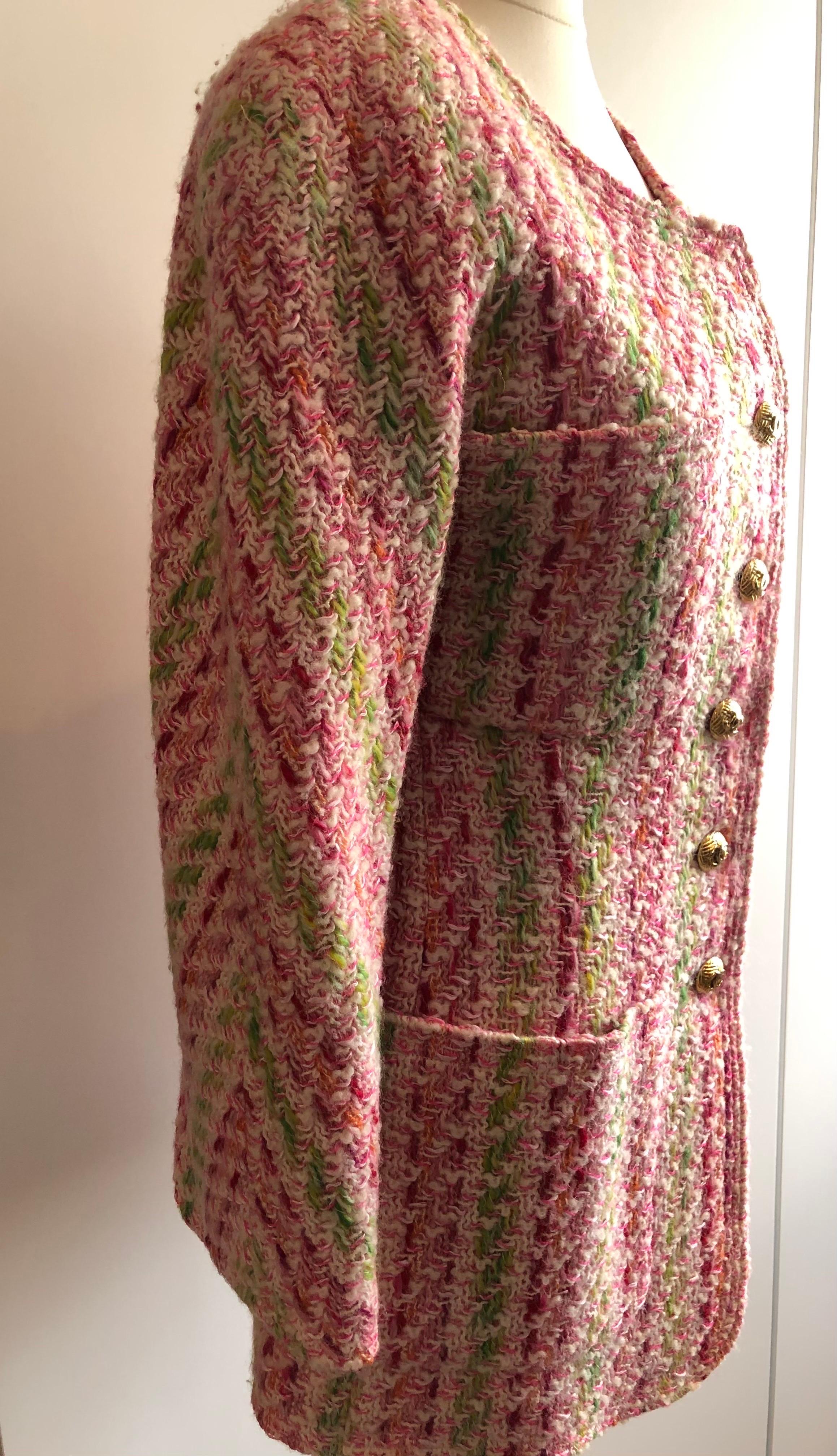 CHANEL Veste en tweed rose multi Logo CC Boutons en or Jewel C.1993 en vente 5
