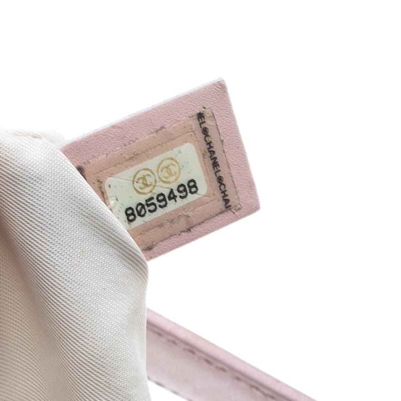 Chanel Pink Nylon Travel Line Hobo In Good Condition In Dubai, Al Qouz 2