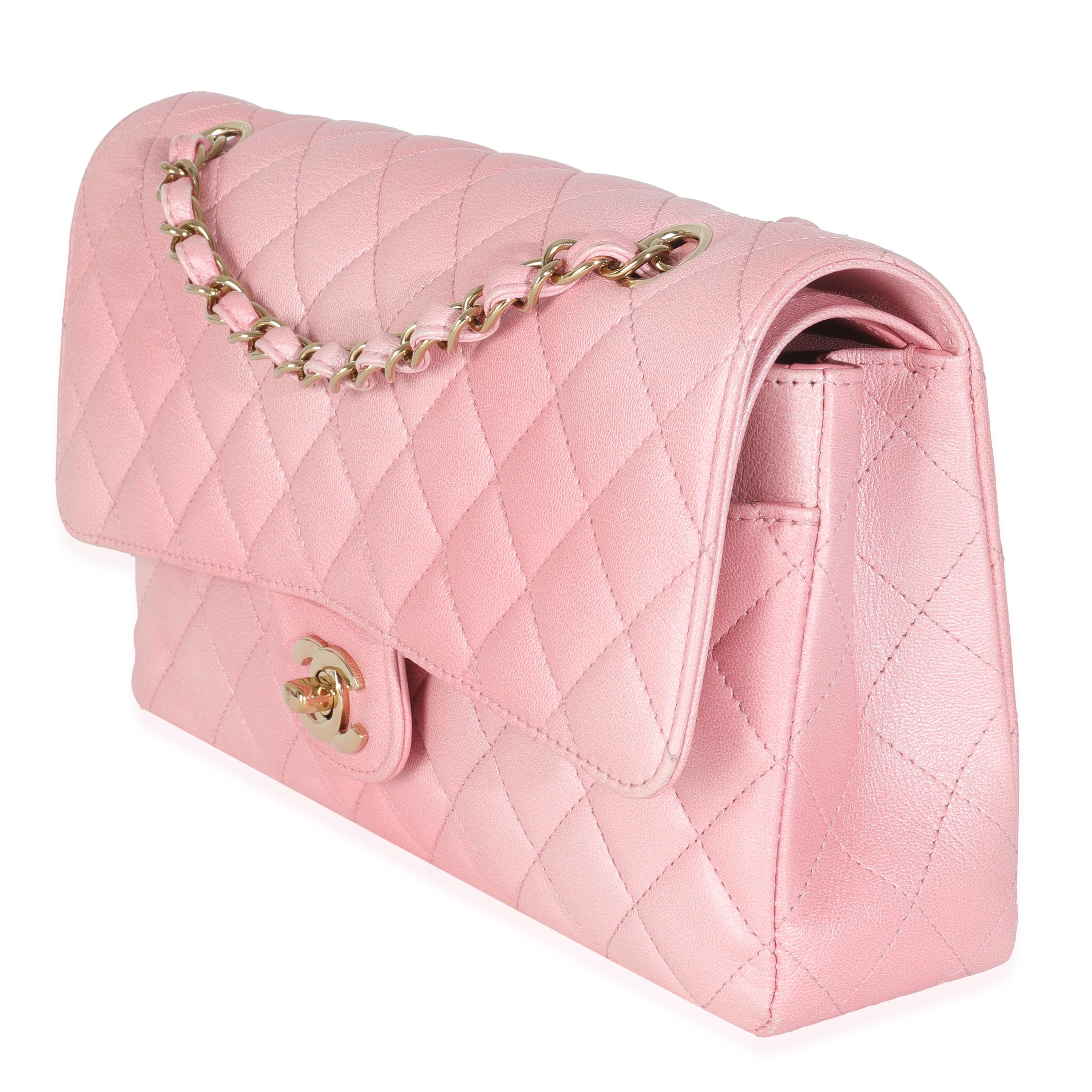 Chanel - Sac moyen à double rabat en peau de chèvre matelassée métallisée Ombre rose Excellent état - En vente à New York, NY