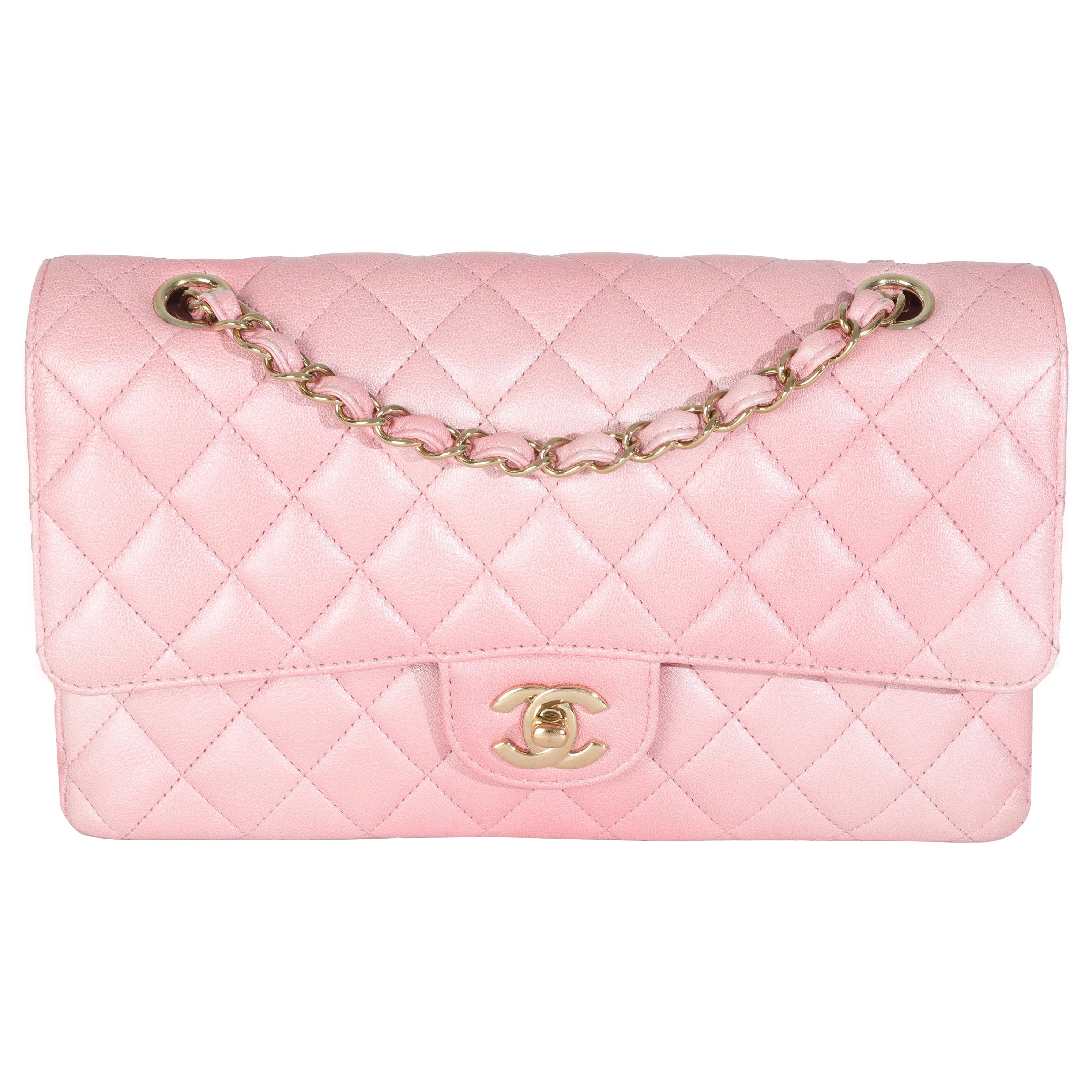Chanel - Sac moyen à double rabat en peau de chèvre matelassée métallisée Ombre rose en vente