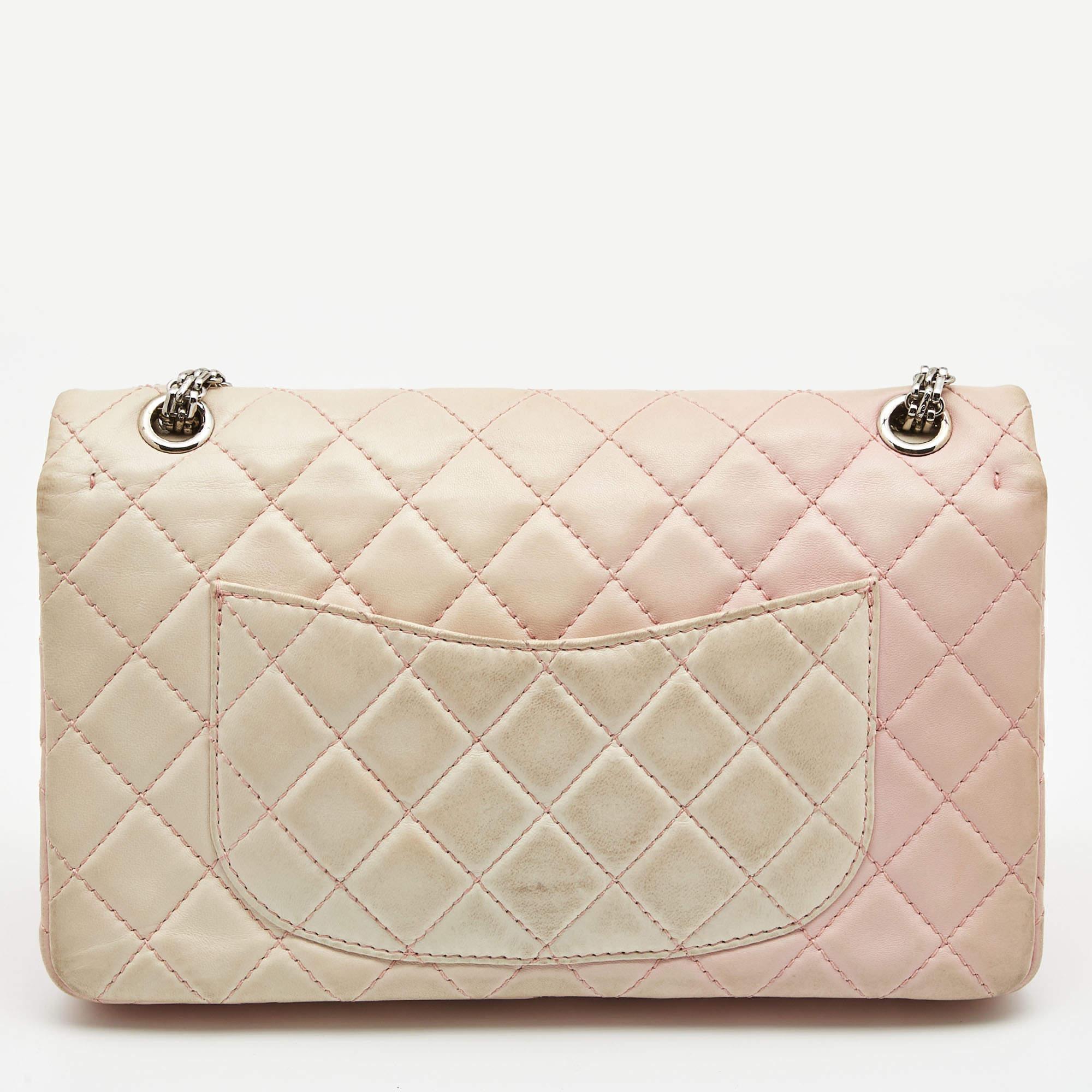Imbued with traditional details, the Reissue 2.55 bag from Chanel is iconic and one of the most admired collections of the brand. The chain shoulder strap of this bag will offer you an easy carrying experience. Made from quilted leather, it flaunts