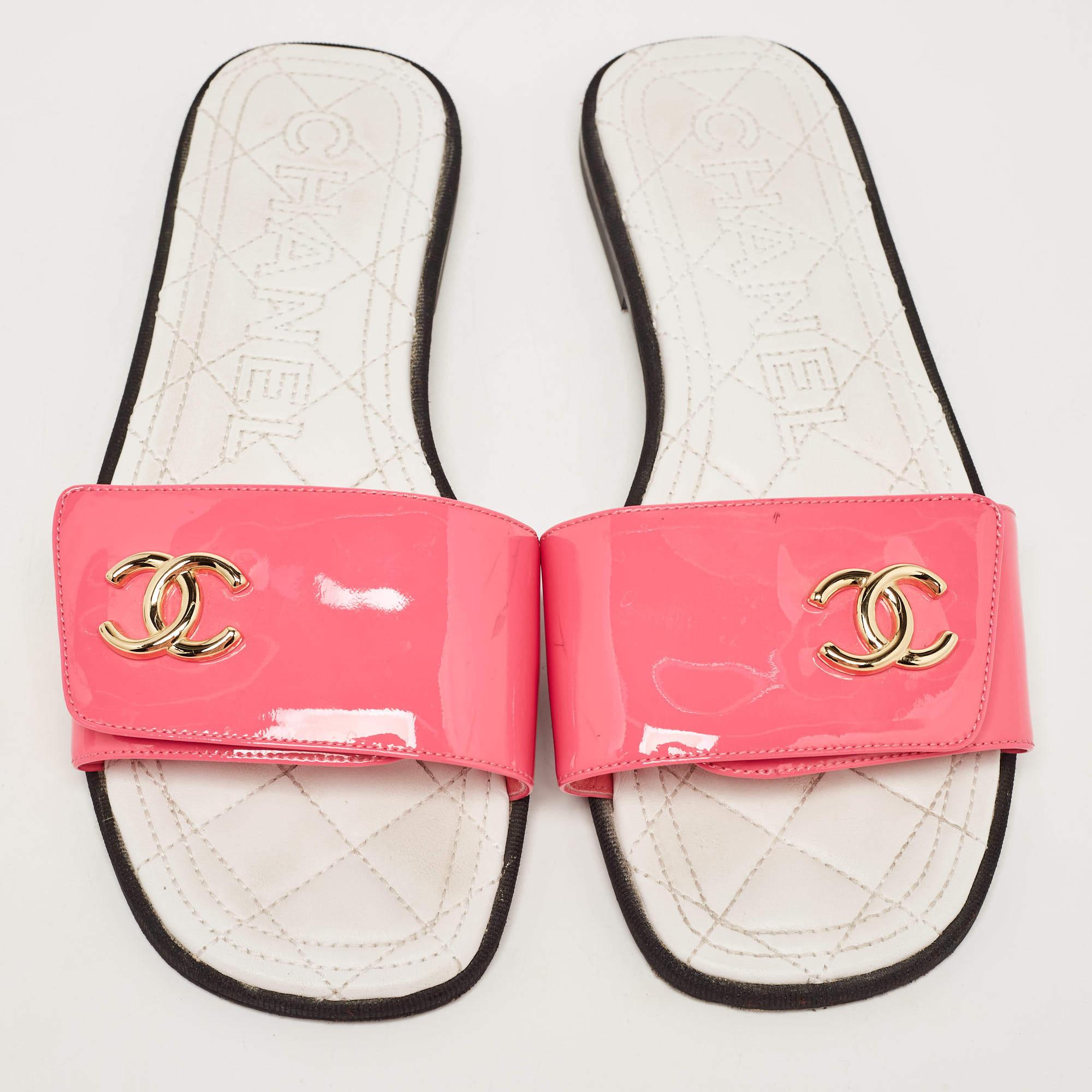 Chanel Pink Patent Leather CC Flat Slides Size 37.5 1