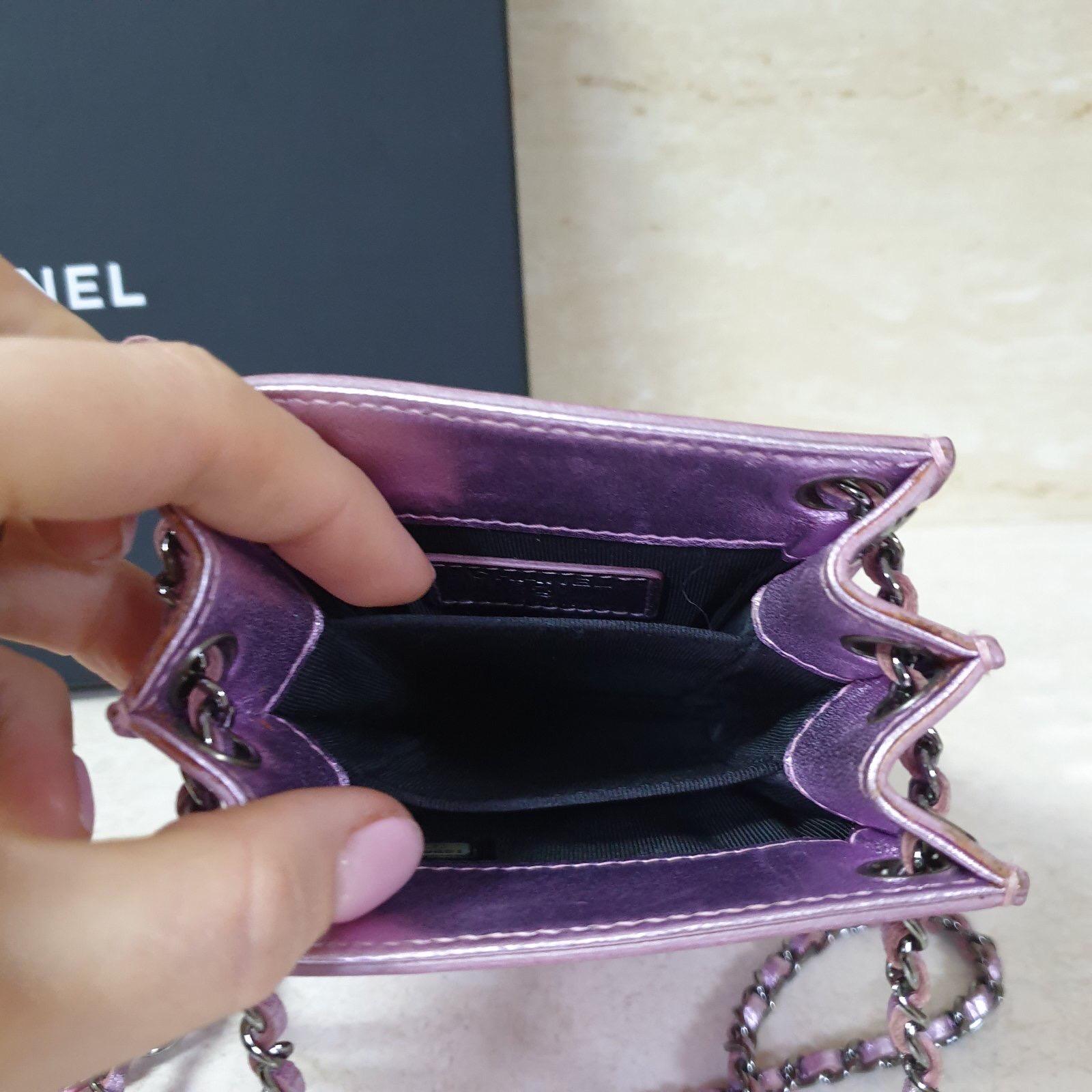 Chanel Pink  Patent Leather CC Phone Holder Crossbody Bag In Excellent Condition In Krakow, PL