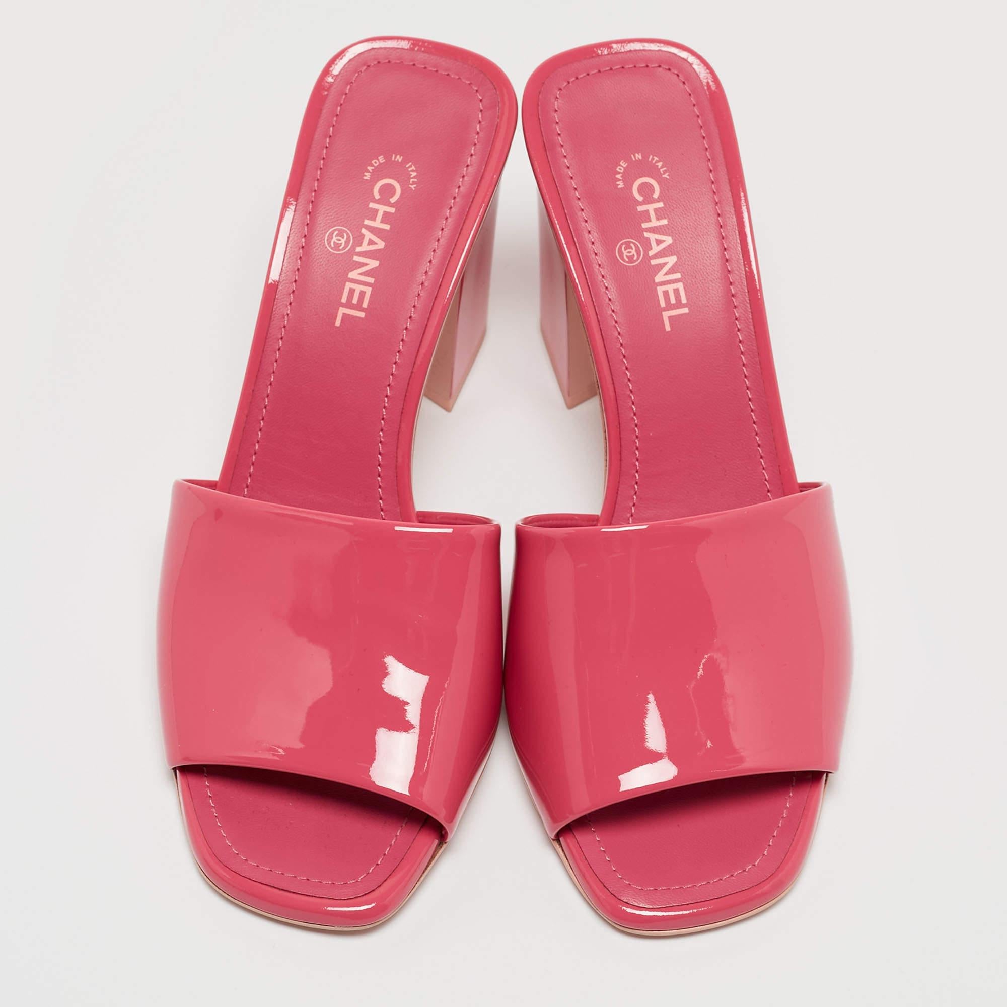 The fashion house’s tradition of excellence, coupled with modern design sensibilities, works to make these Chanel slides a fabulous choice. They'll help you deliver a chic look with ease.

Includes: Original Dustbag

