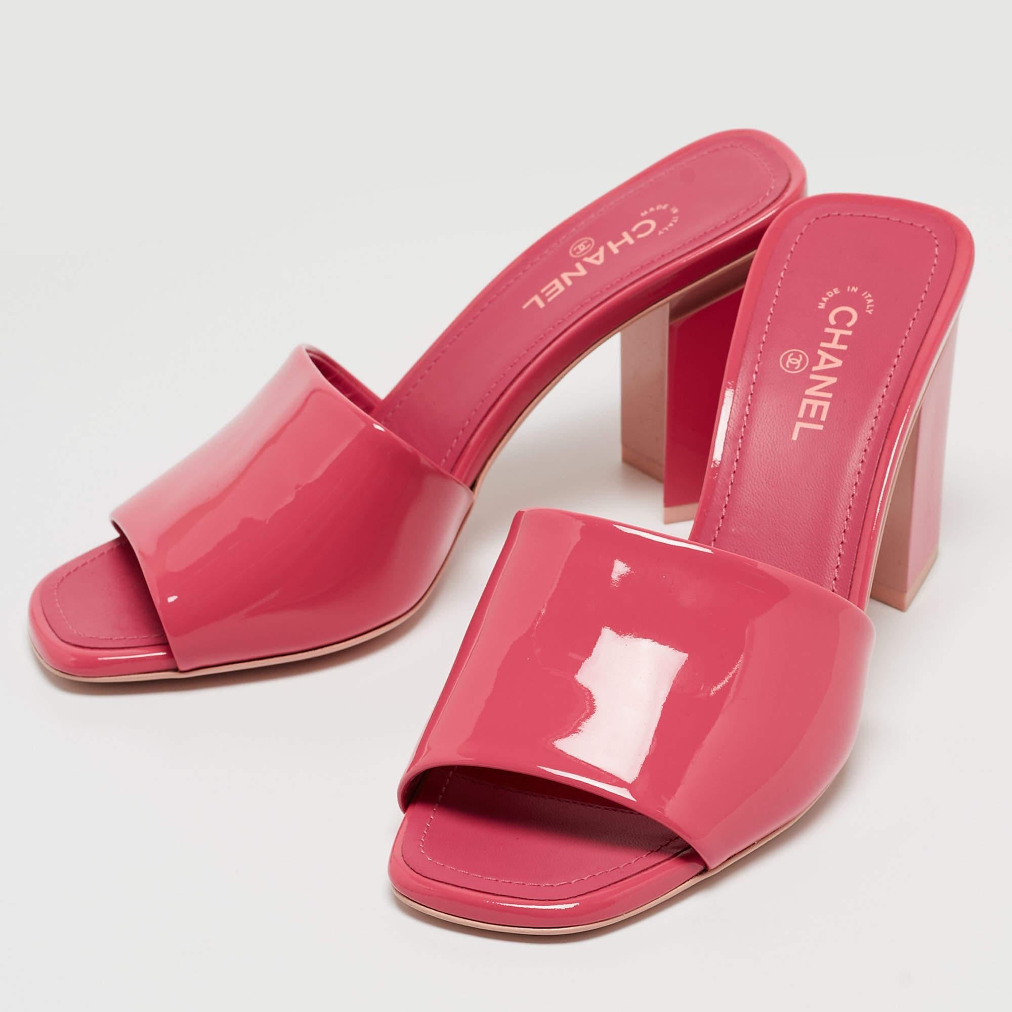 Women's Chanel Pink Patent Leather CC Slide Sandals Size 36