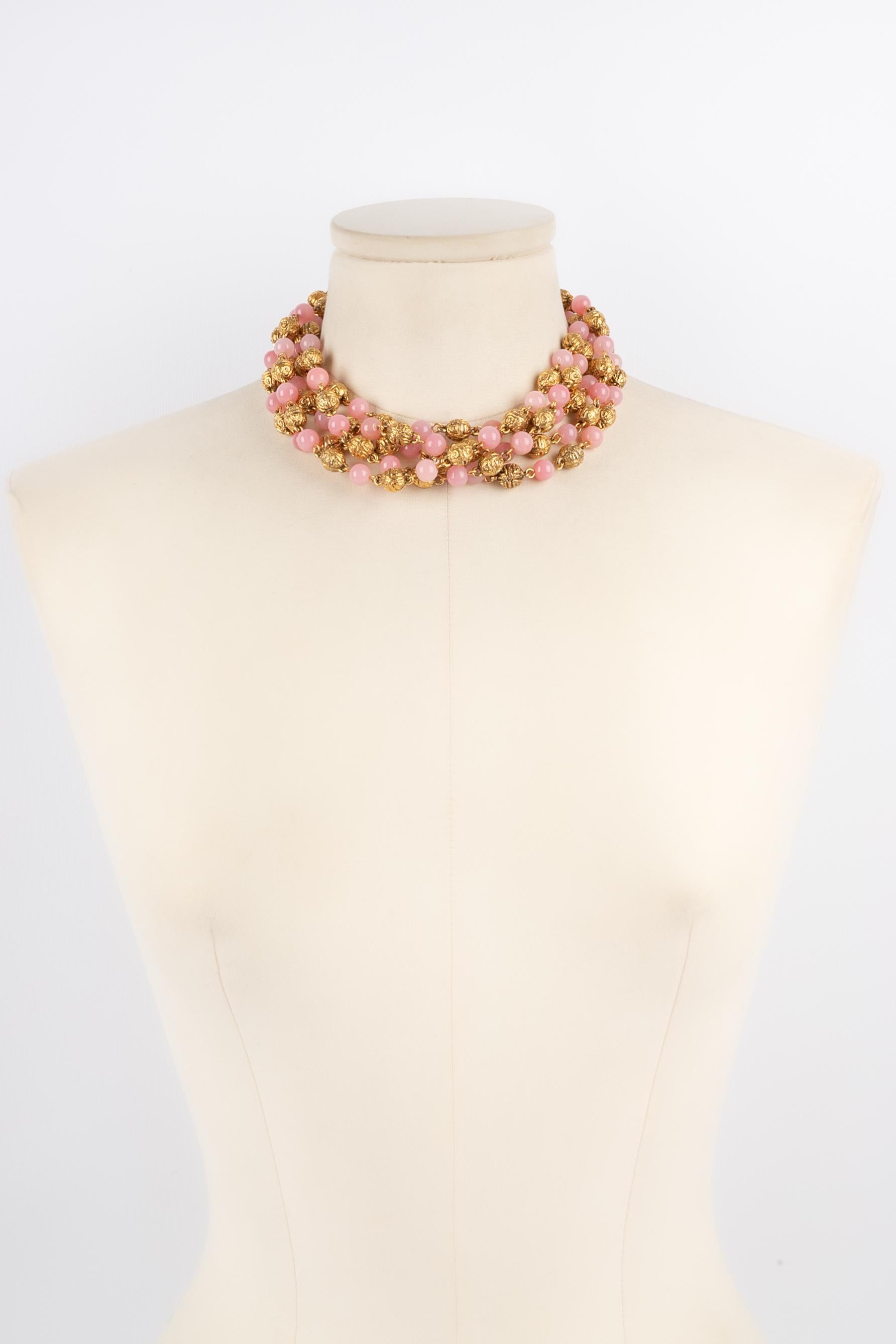 Chanel pink pearl necklace In Excellent Condition In SAINT-OUEN-SUR-SEINE, FR