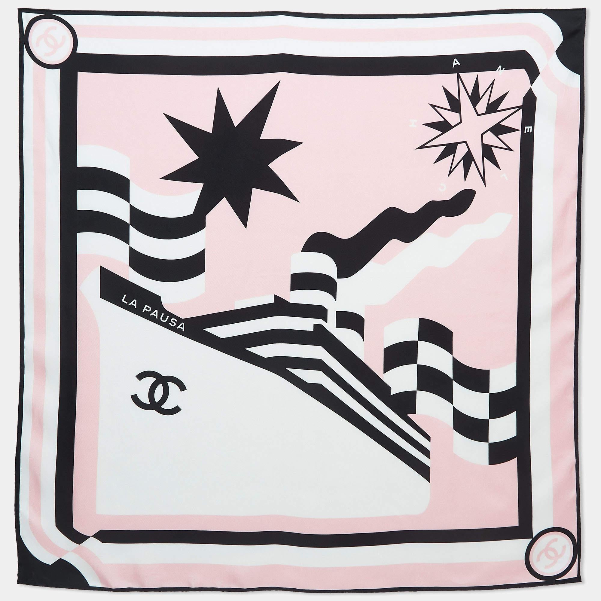 Chanel Rosa Seide La Pausa Quadratischer Schal mit rosa Druck für Damen oder Herren im Angebot