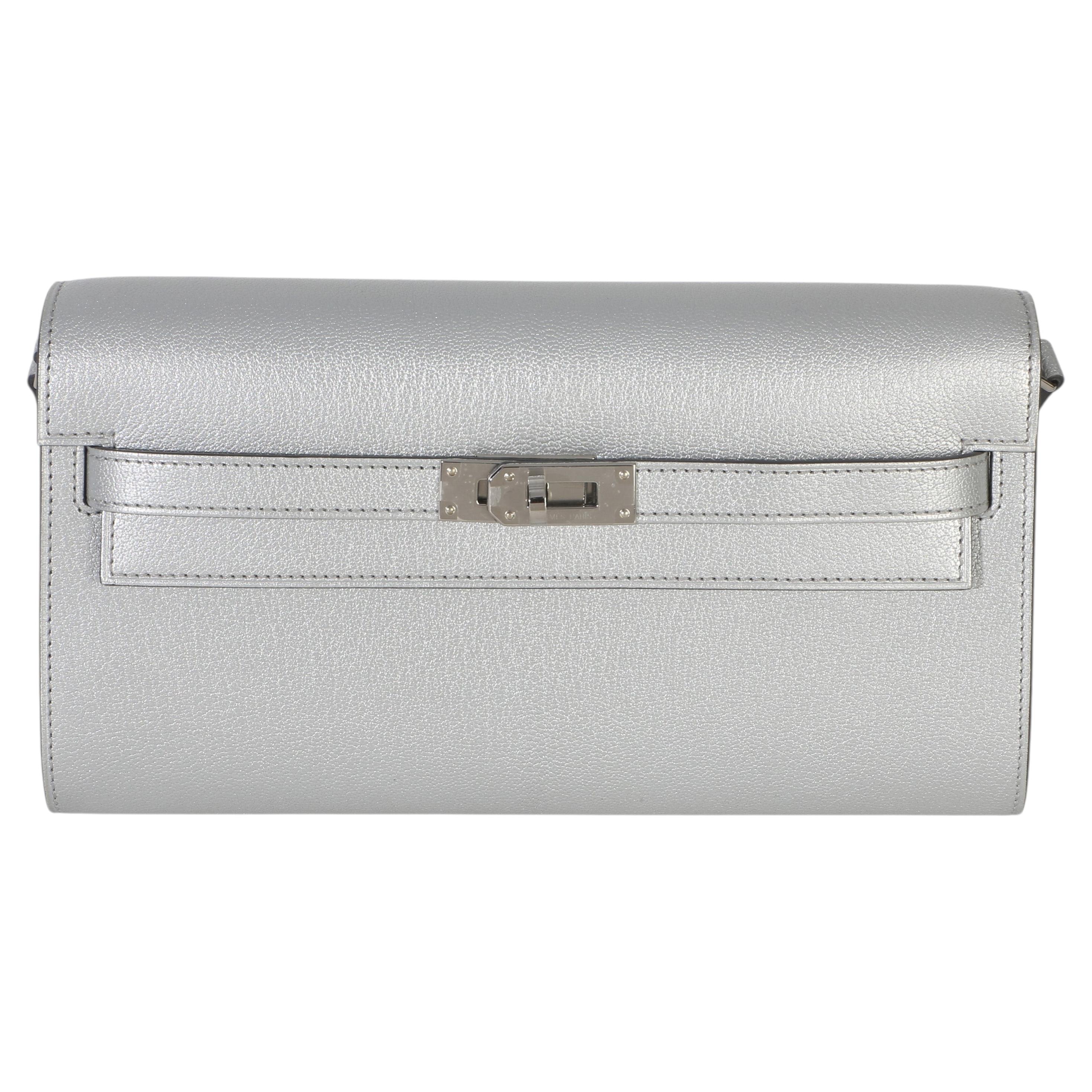 Hermès Argent Metallic Chevre Chamkilight Kelly Wallet To Go PHW For Sale