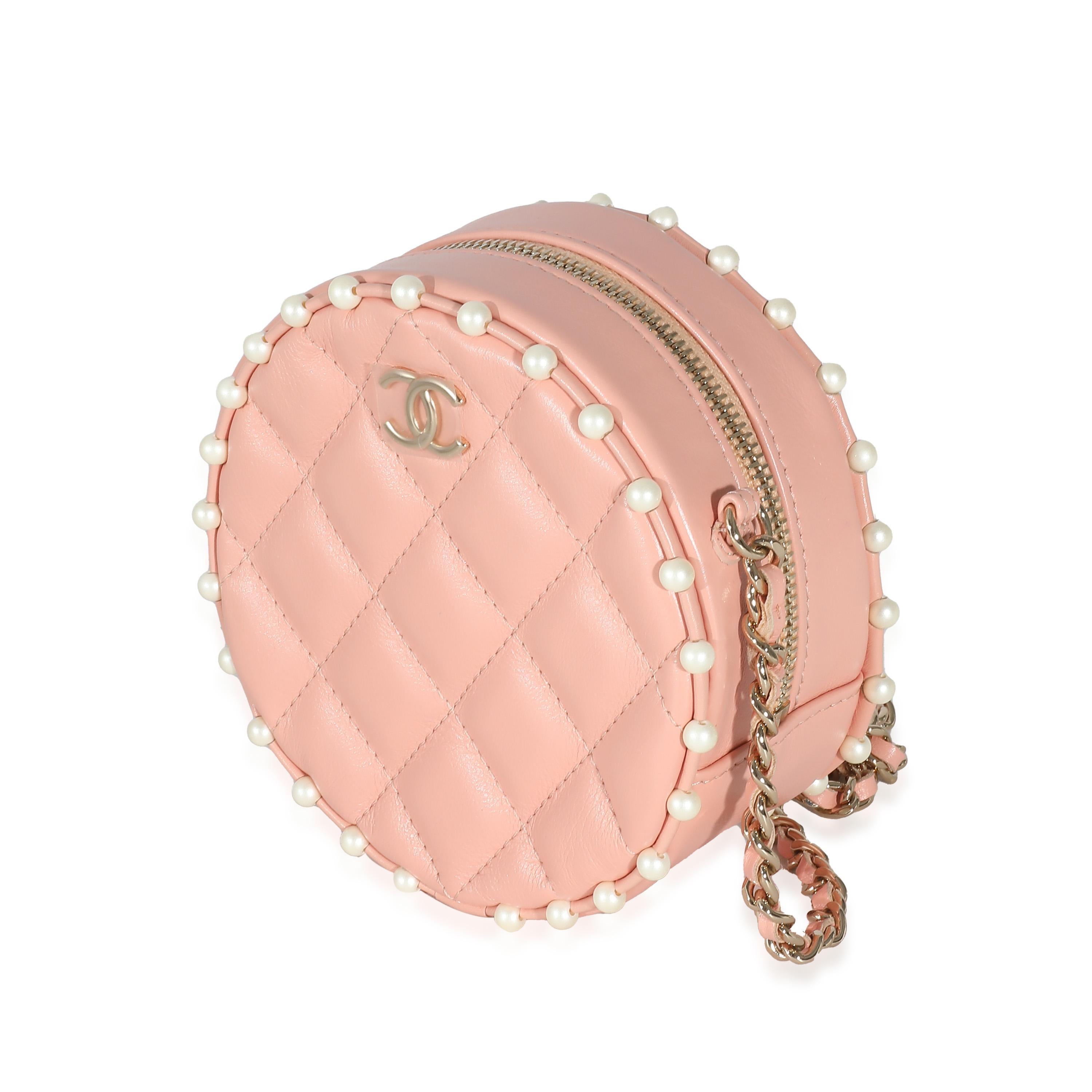 Chanel Pink Quilted Calfskin Pearl Round Clutch With Chain In Excellent Condition For Sale In New York, NY