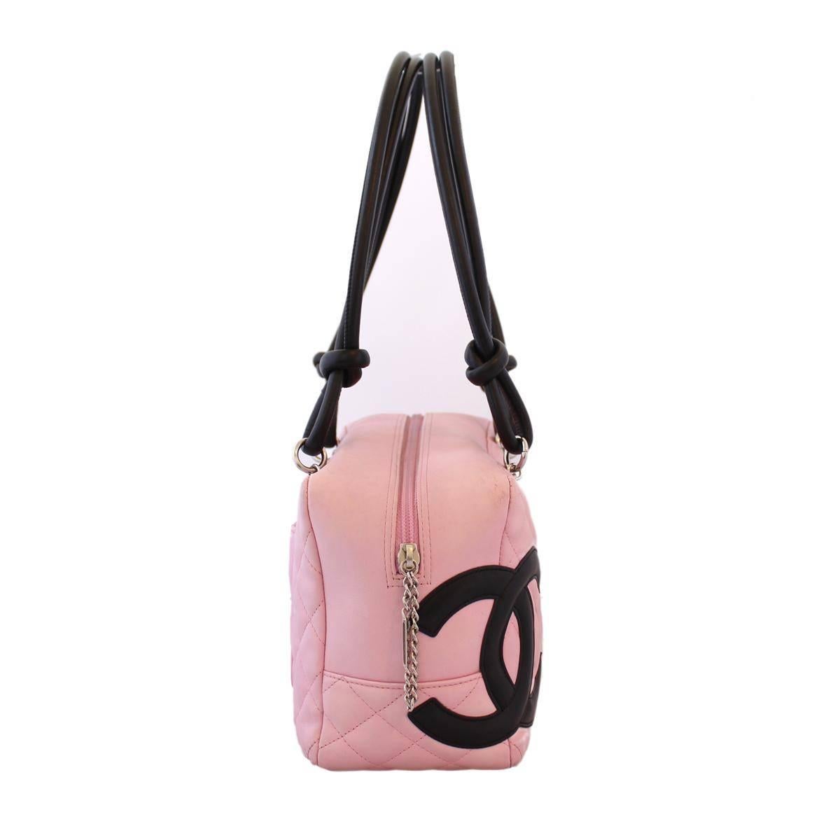 Pink quilted Cambon
Year 2005
Serial code 9344114
Leather
Pink color
Black handles and CC logo
Zip closure
Two handles
Internal zip pocket, phone and pen holders
Cm 27 x 15 x 10 (10.6 x 5.9 x 3.93 inches)
Fair conditions :
Perfect internal
External