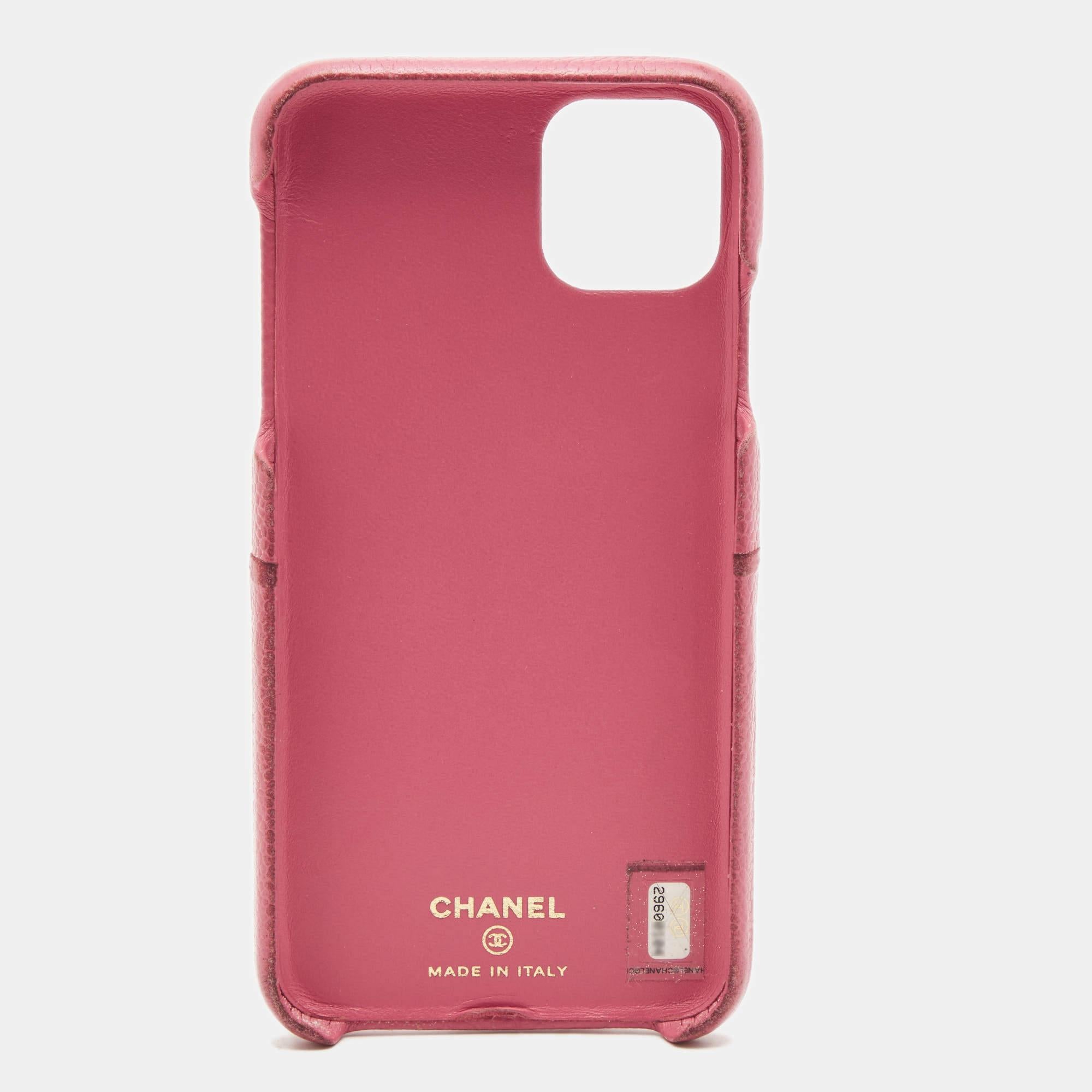 This case from Chanel is for iPhone 11 Pro Max users. It is made from Caviar leather and features the signature diamond quilting, a slip pocket, and the CC logo. The case has been designed to protect your phone while complementing your style at the