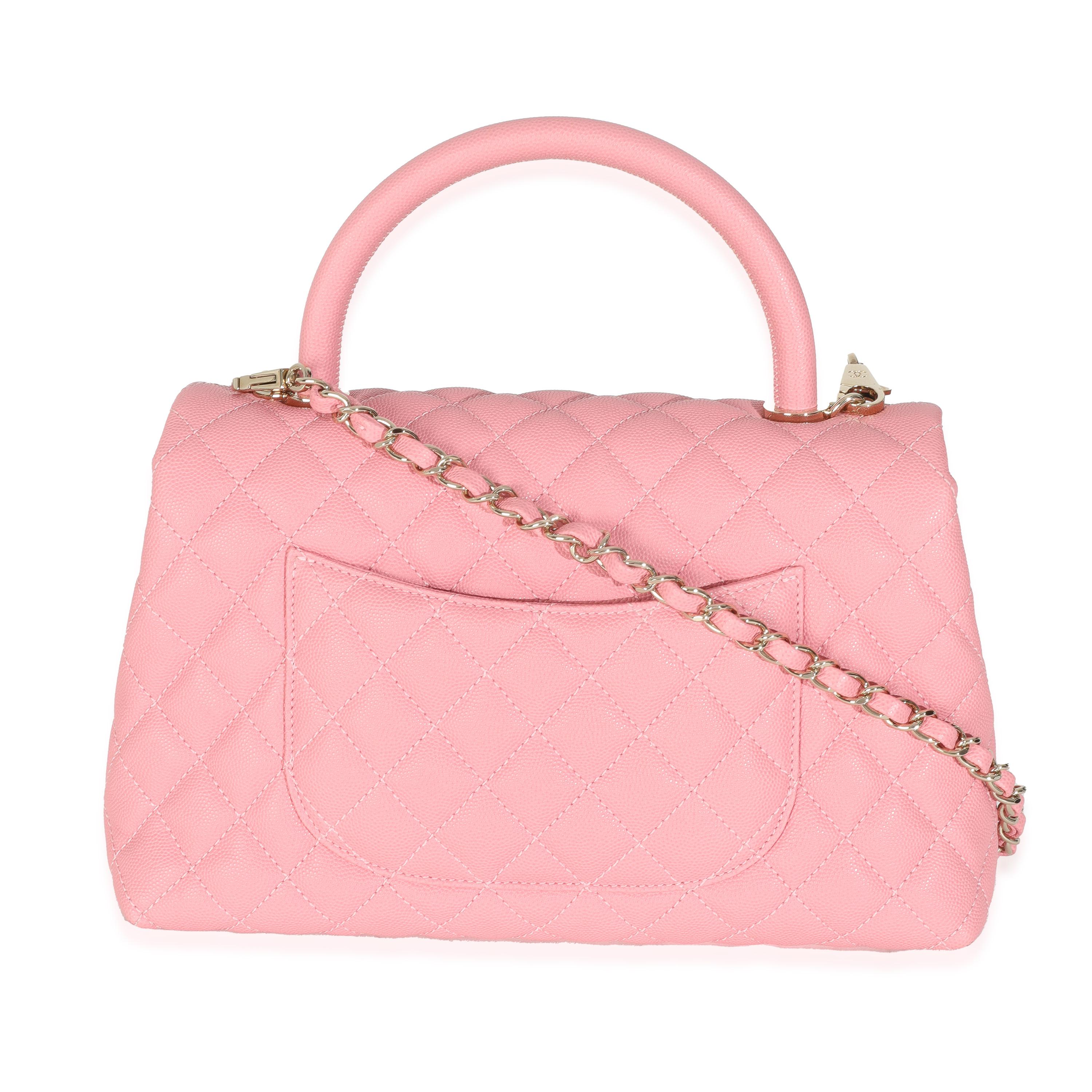 Auflistung Titel: Chanel Rosa gesteppte Kaviar Medium Coco Top Handle Tasche
SKU: 147481
Zustand: Gebraucht 
Beschreibung des Zustands: Ganz im Sinne von Chanel wurde die mittelgroße Coco Henkeltasche nach der Gründerin des Hauses benannt. Die 2015