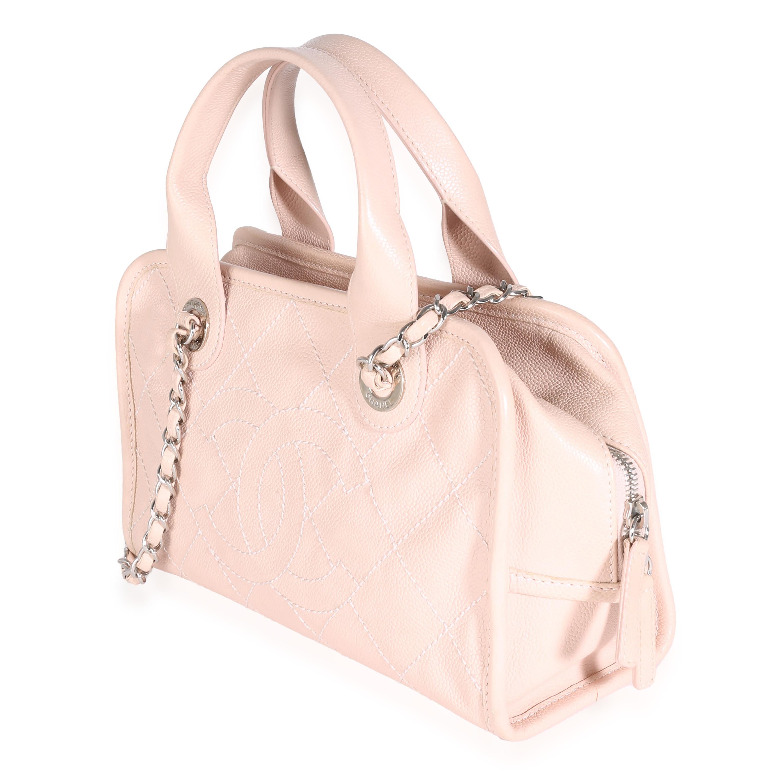 Bolso Chanel Rosa Caviar Acolchado Pequeño Deauville Bowling en Excelente estado para la venta en New York, NY