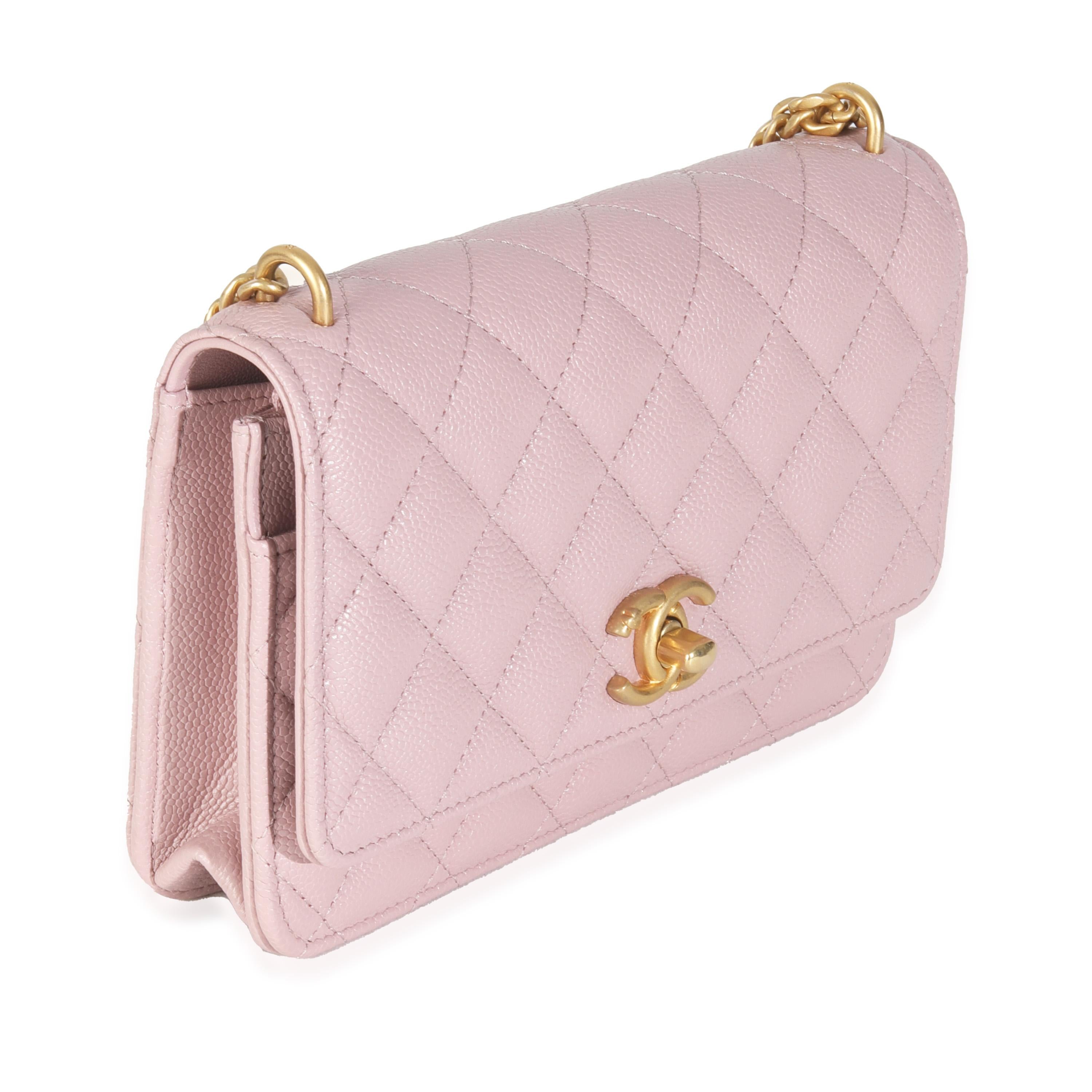 Auflistung Titel: Chanel Rosa gesteppt Kaviar Sweetheart Brieftasche an der Kette
SKU: 146110
Zustand: Gebraucht 
Handtasche Zustand: Ausgezeichnet
Bemerkungen zum Zustand: Der Artikel ist in ausgezeichnetem Zustand und weist leichte Gebrauchsspuren