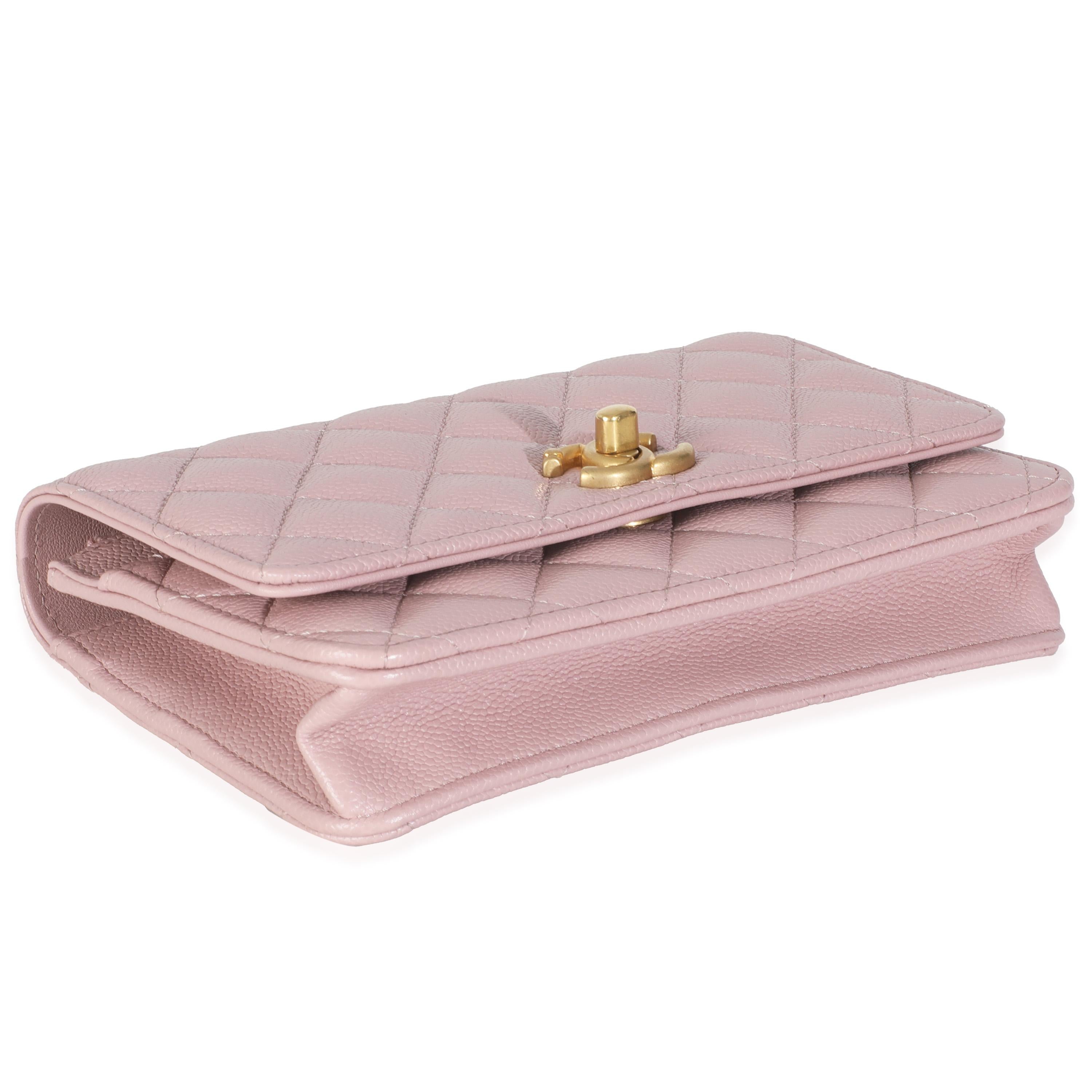 Chanel Rosa gesteppt Kaviar Sweetheart Brieftasche auf Kette im Angebot 1