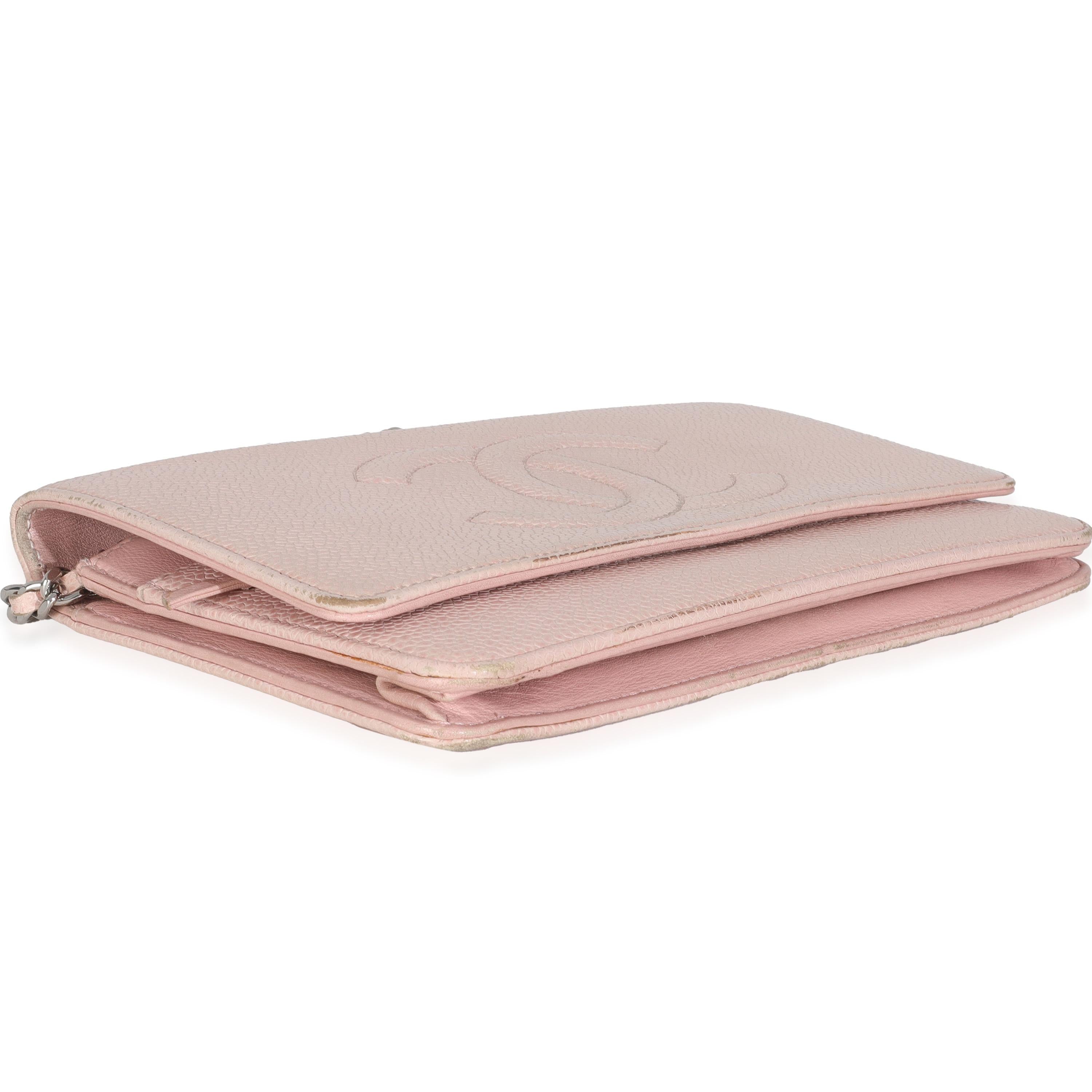 Chanel Portafoglio classico senza tempo in caviale trapuntato rosa CC con catenella In condizioni buone in vendita a New York, NY