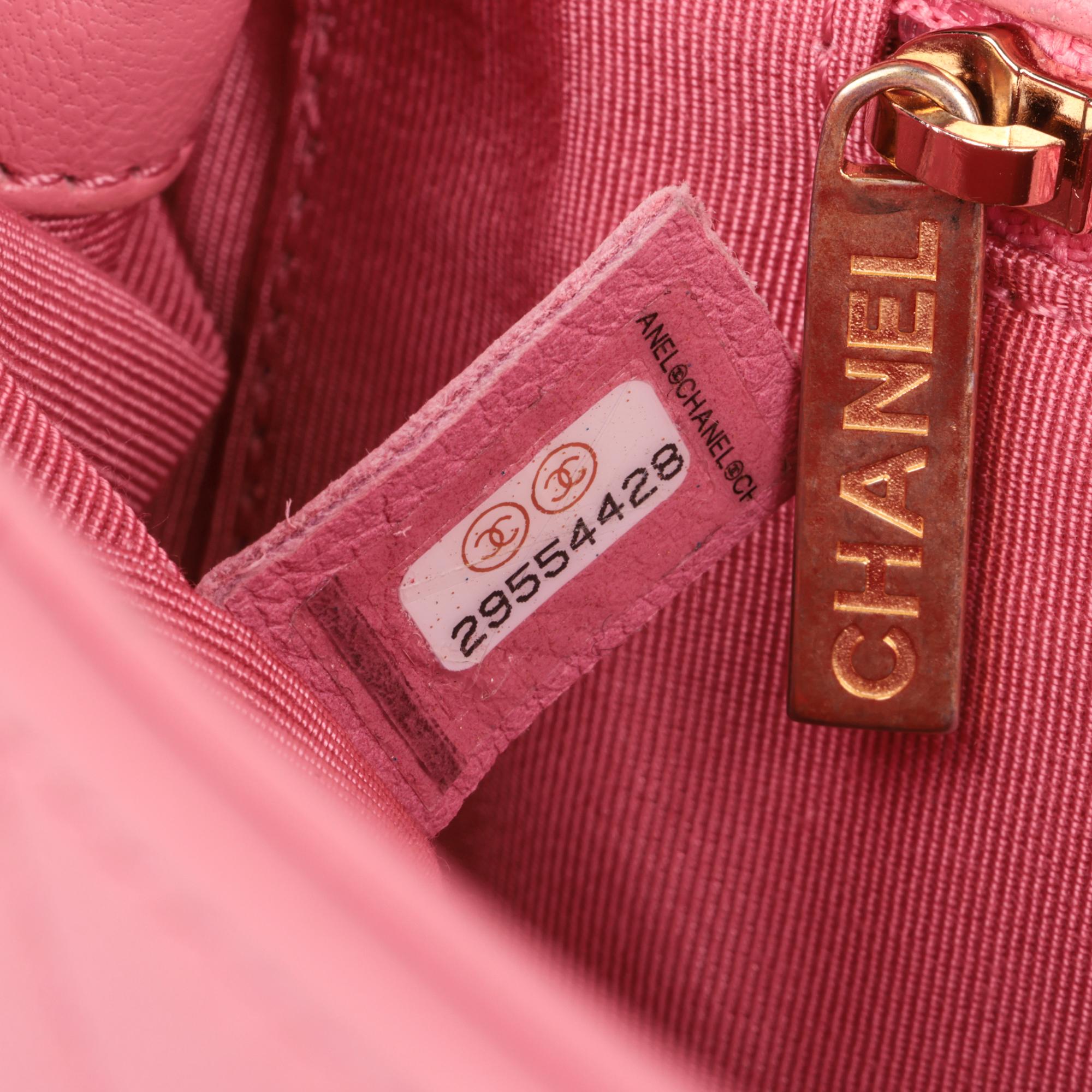 CHANEL Piel de cordero acolchada rosa Bolso con solapa clásico A Real Catch en venta 5