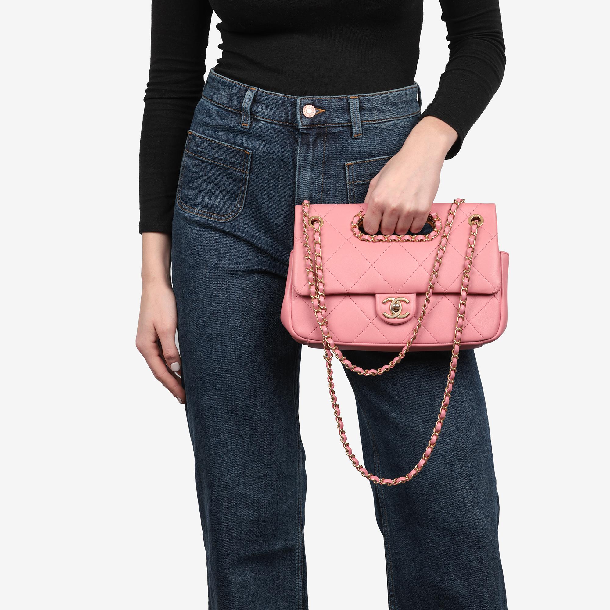 CHANEL Piel de cordero acolchada rosa Bolso con solapa clásico A Real Catch en venta 7