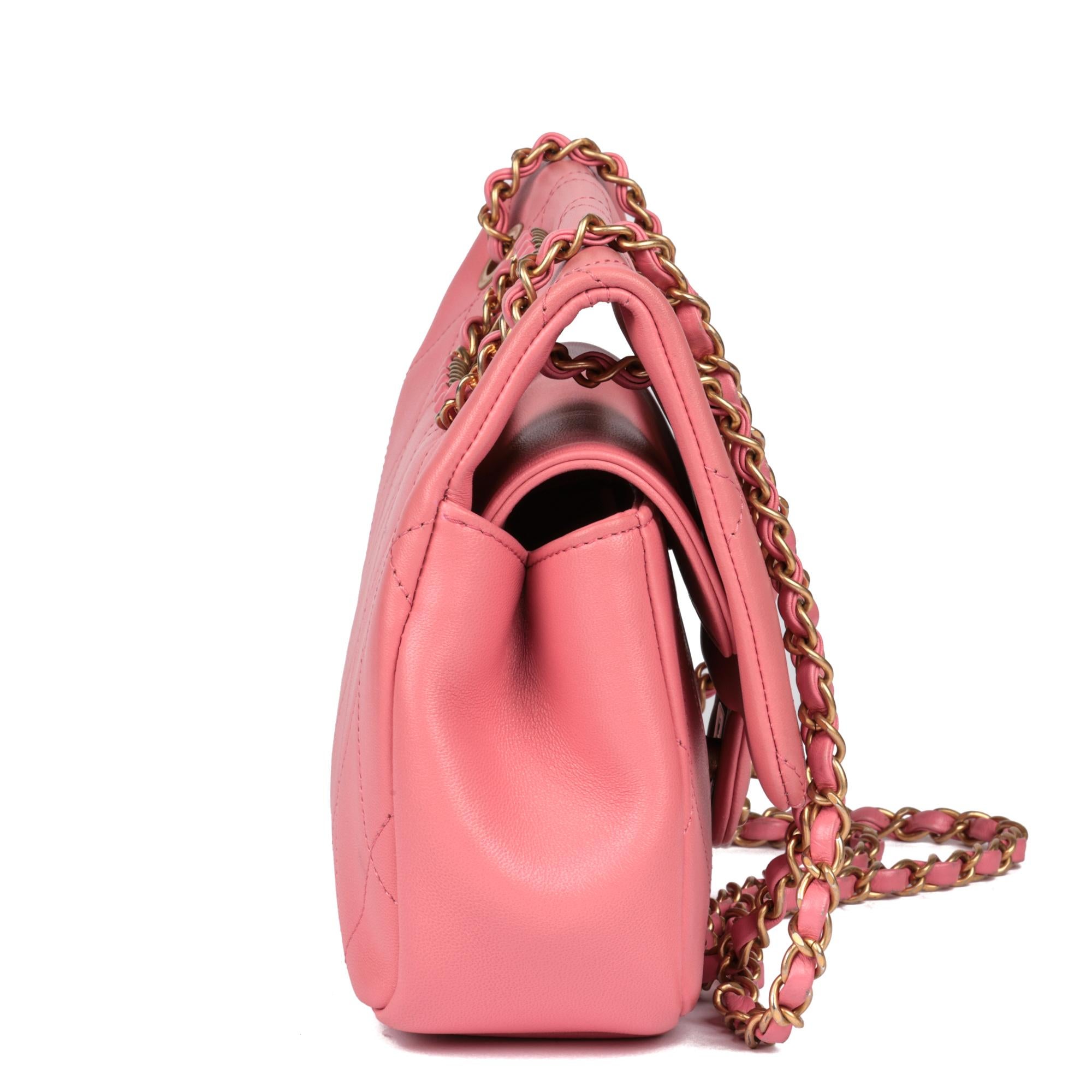 CHANEL Piel de cordero acolchada rosa Bolso con solapa clásico A Real Catch Rosa en venta