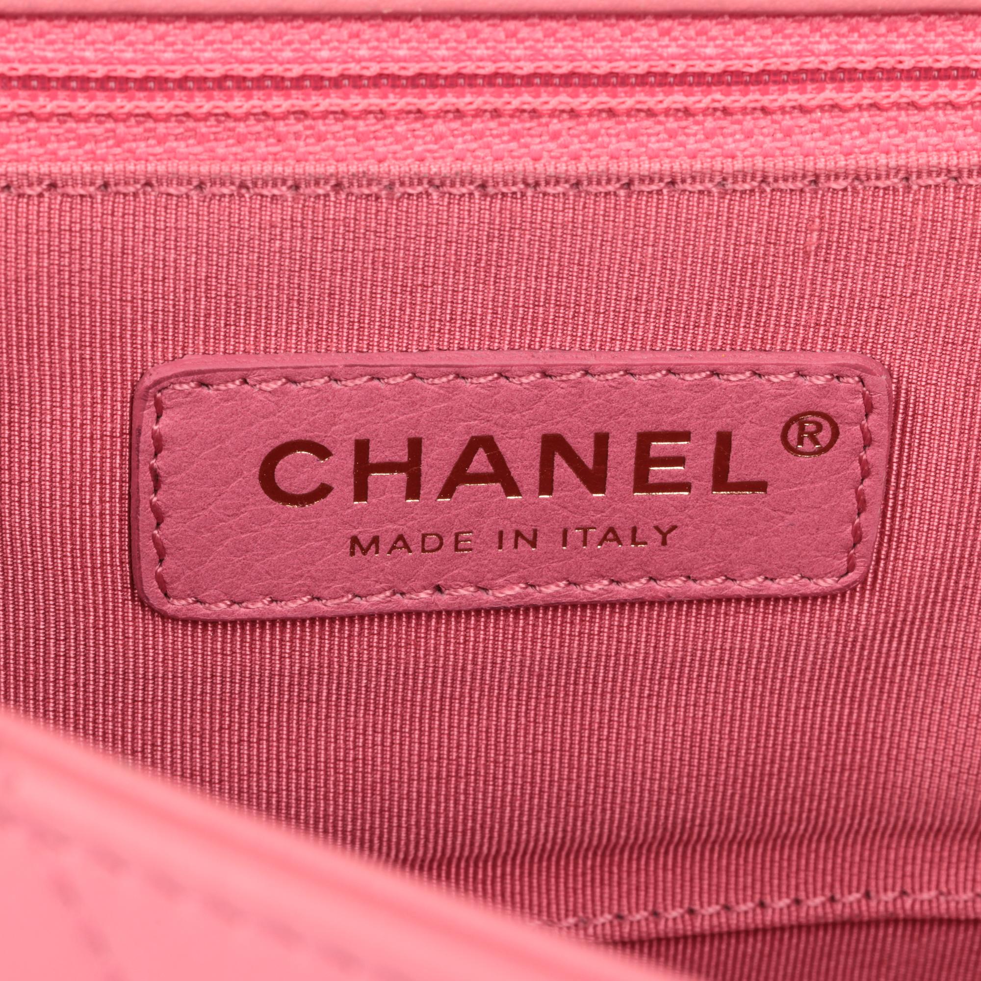 CHANEL Piel de cordero acolchada rosa Bolso con solapa clásico A Real Catch en venta 4