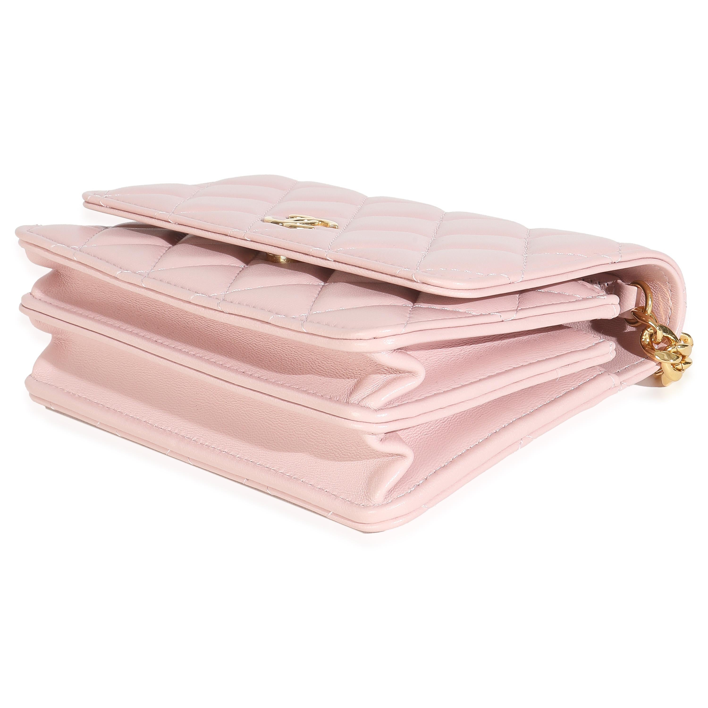 Chanel Pink Quilted Lambskin CC Pearl Enamel Clutch On Chain Pour femmes en vente