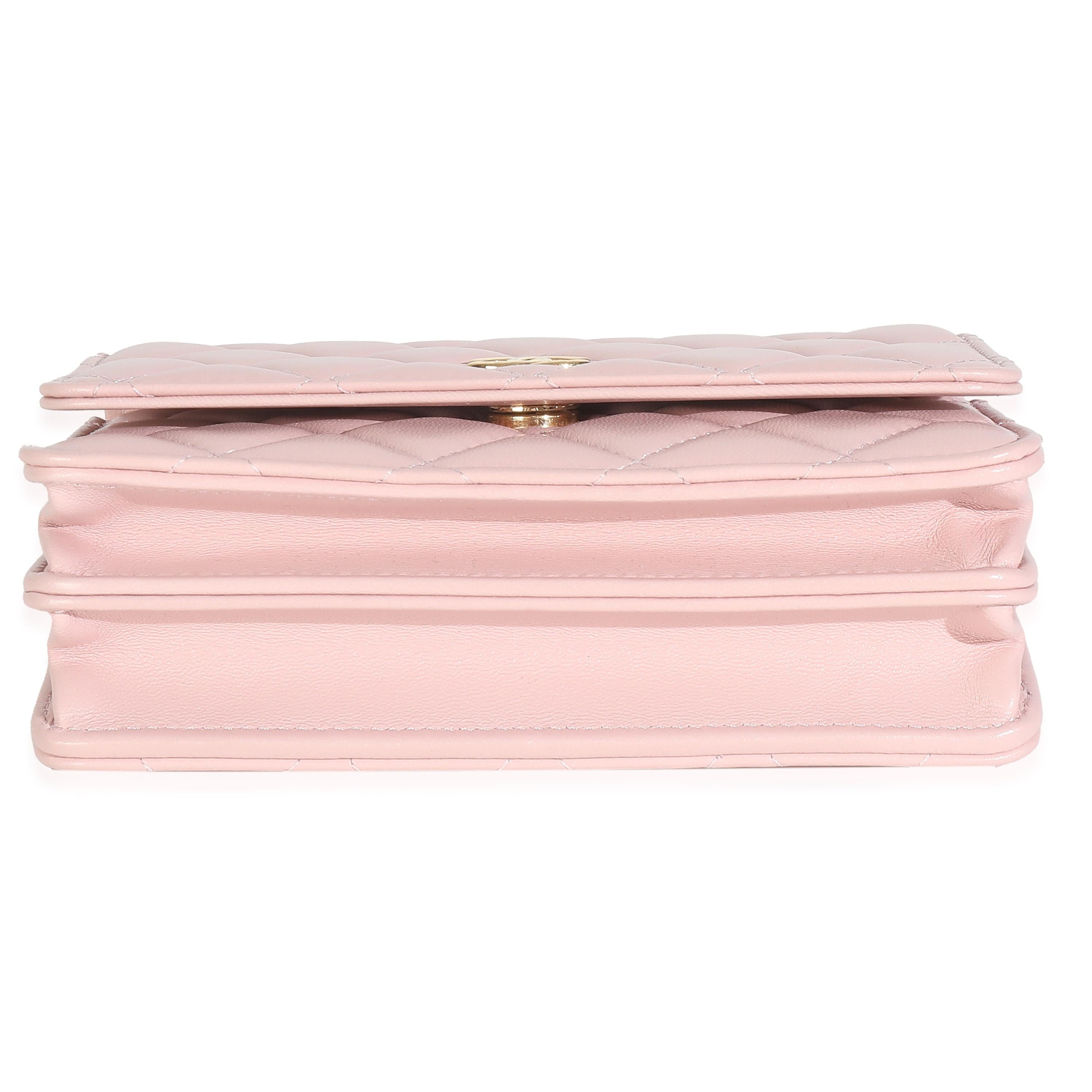 Chanel Pink Quilted Lambskin CC Pearl Enamel Clutch On Chain en vente 3