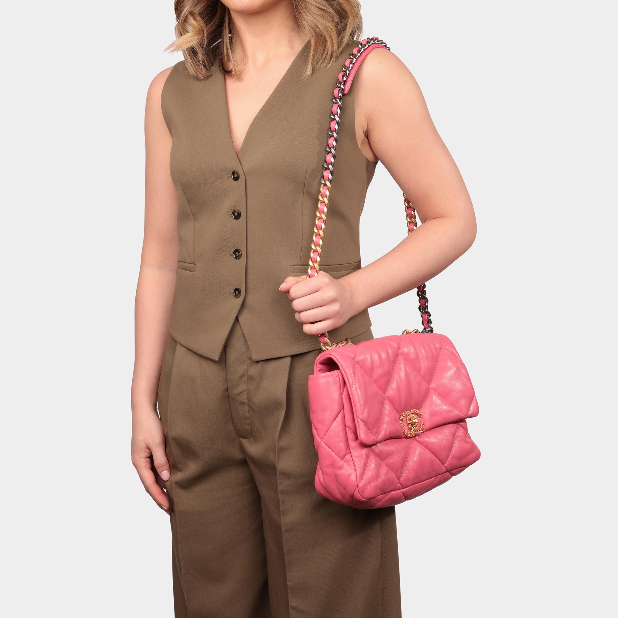 Chanel Borsa grande 19 Flap in pelle d'agnello trapuntata rosa in vendita 8
