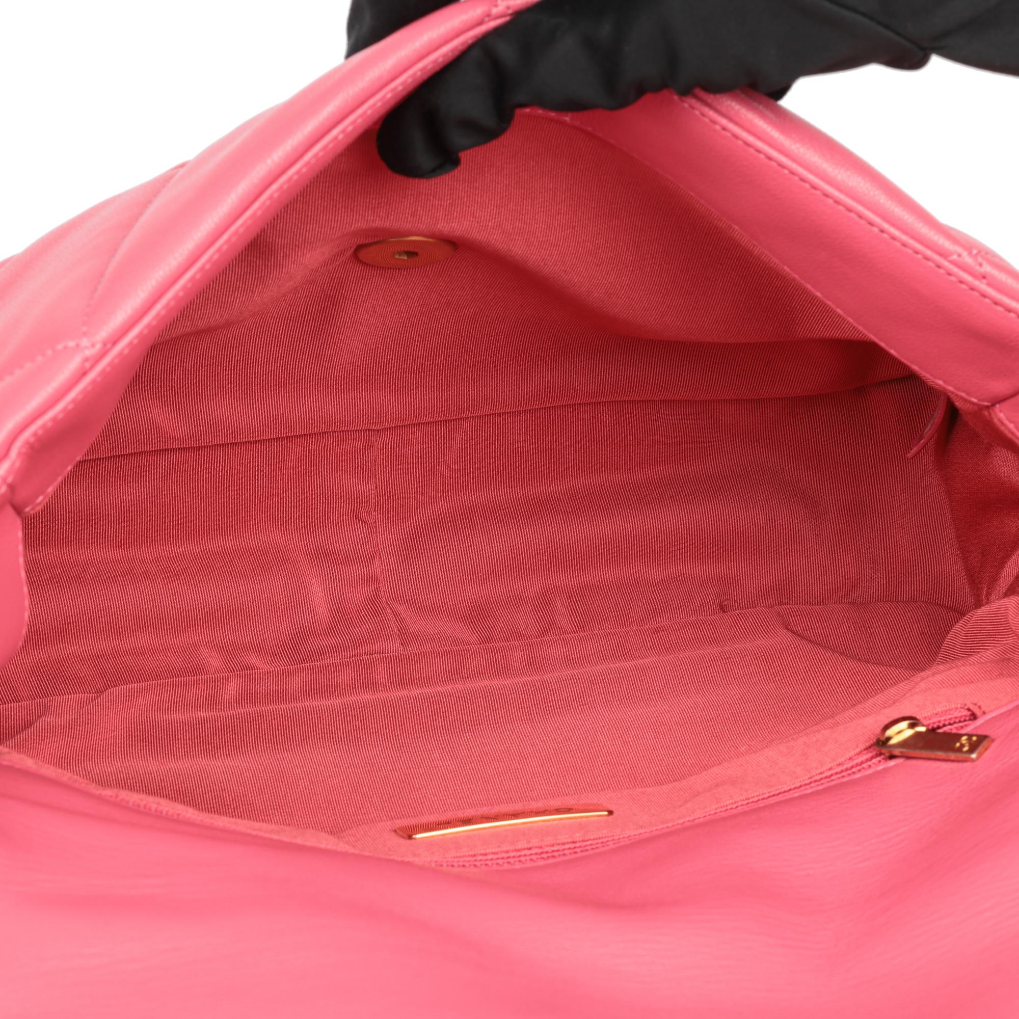 Chanel Borsa grande 19 Flap in pelle d'agnello trapuntata rosa in vendita 4