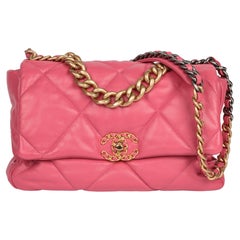 Chanel - Grand sac à rabat en cuir d'agneau matelassé rose, taille 19