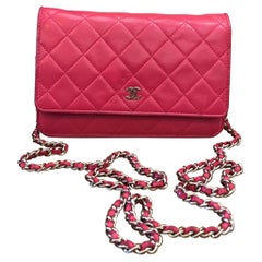 Chanel Portefeuille en cuir d'agneau matelassé rose sur chaîne WOC