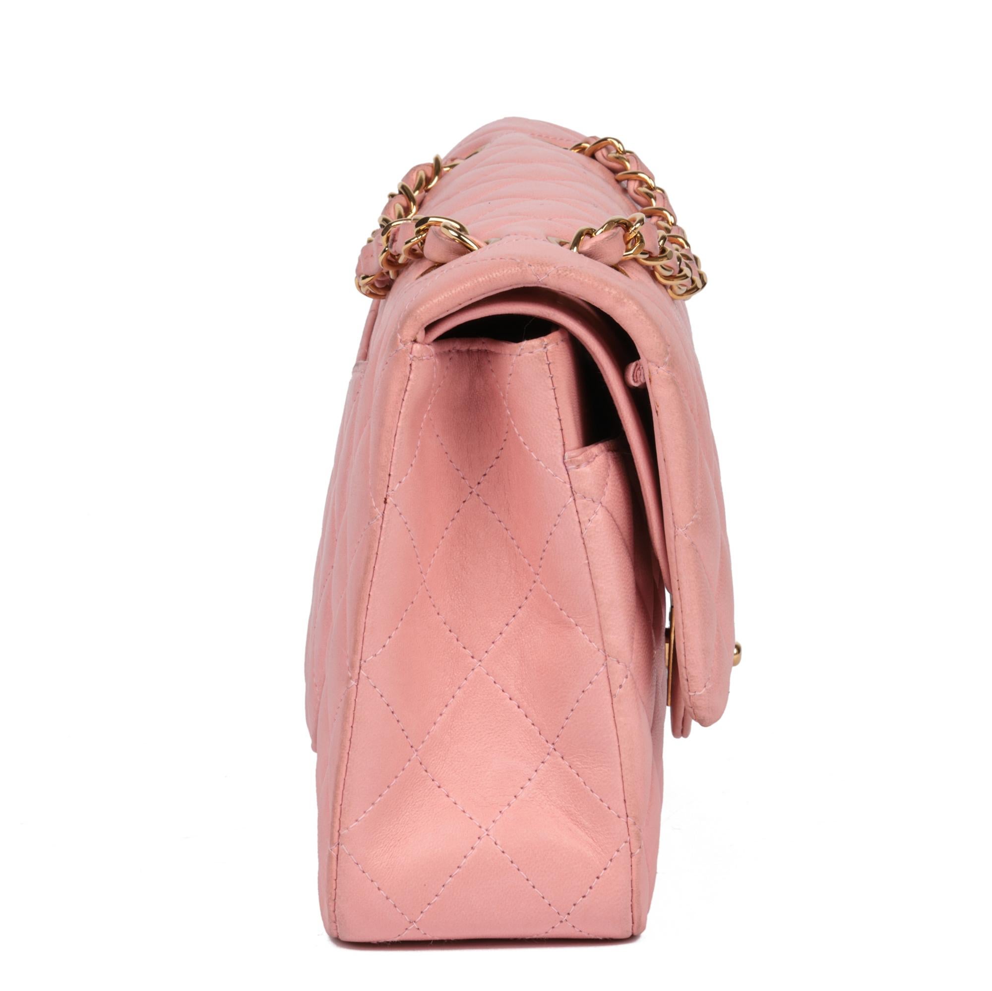 CHANEL Rosa gesteppte Lammfell Medium klassische Tasche mit doppelter Klappe (Pink) im Angebot
