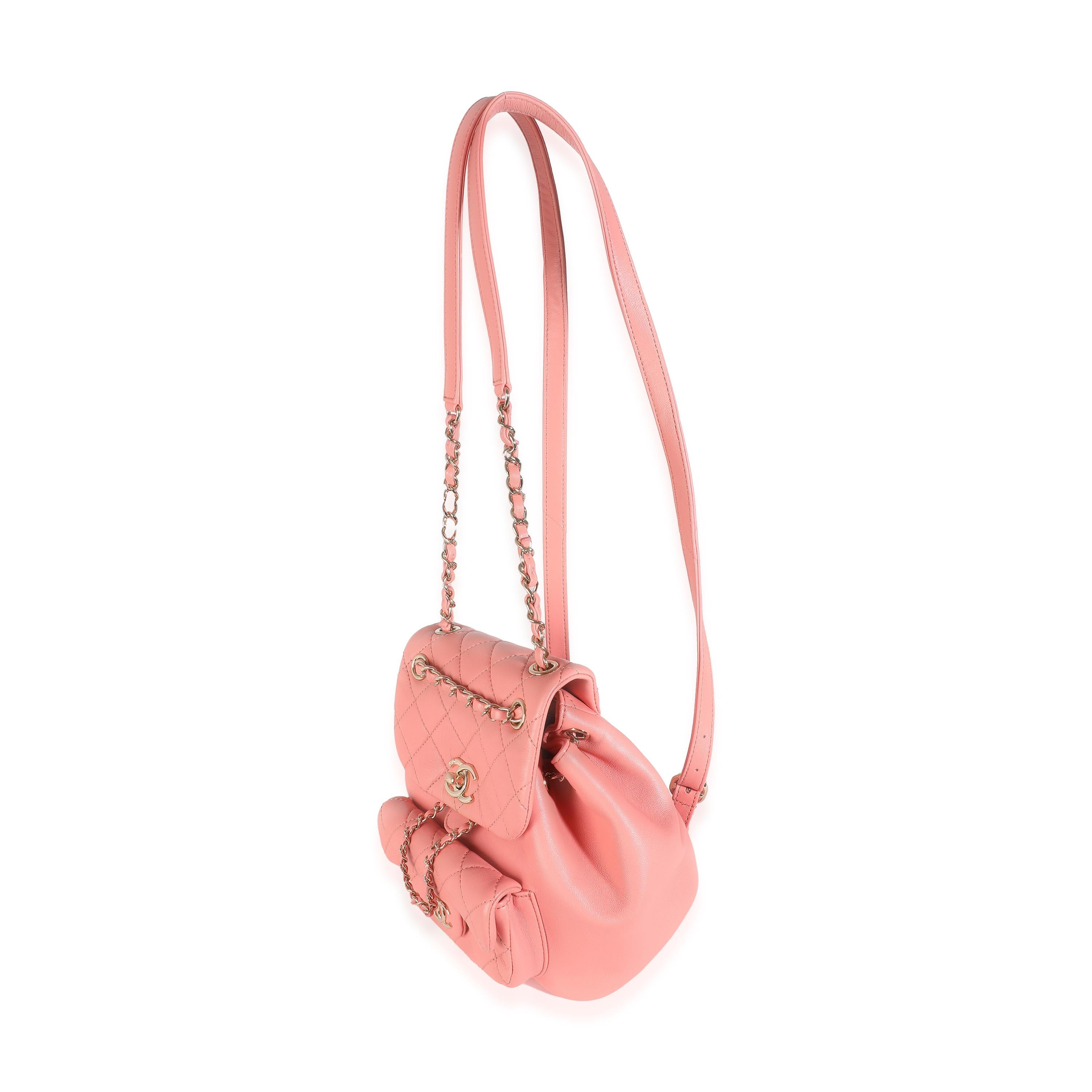 Rose Chanel mini sac à dos Duma en cuir d'agneau matelassé rose en vente