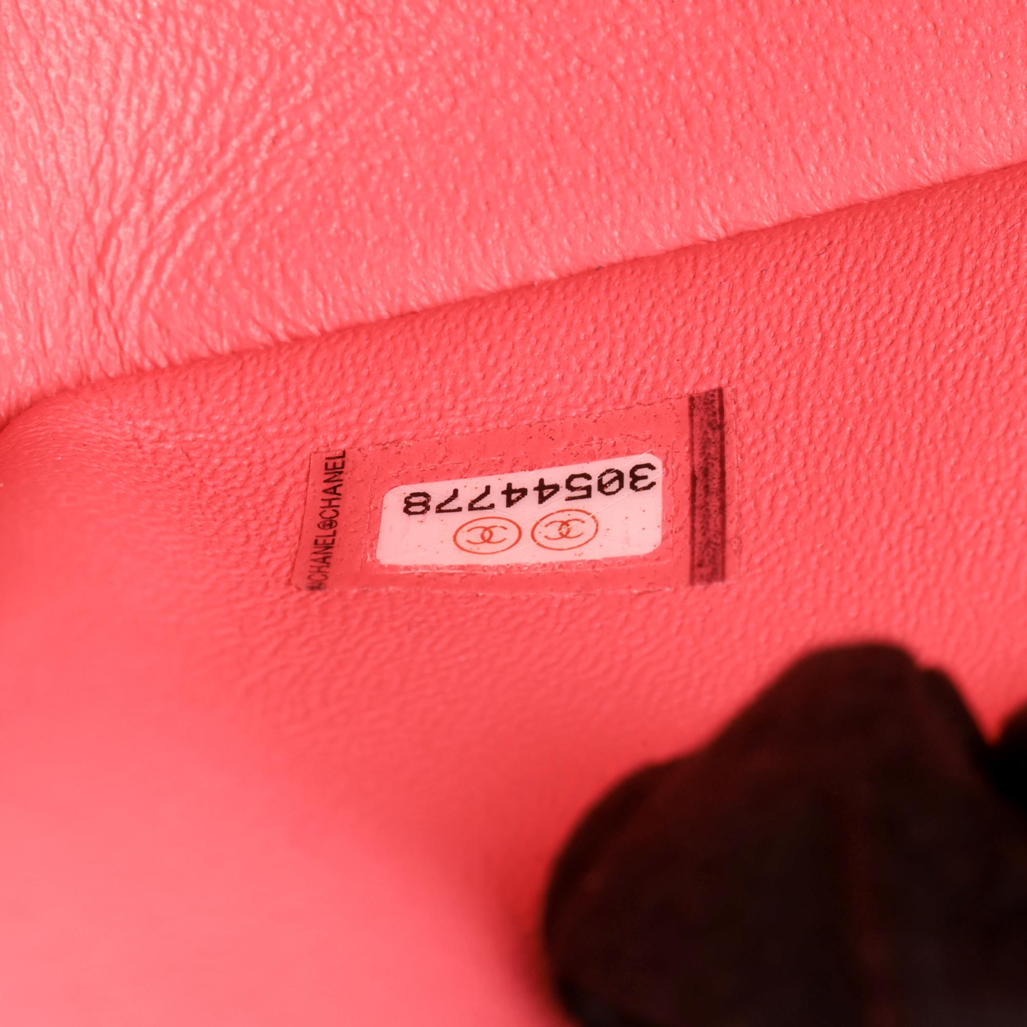 Chanel - Mini sac à rabat rectangulaire en cuir d'agneau matelassé rose en vente 5