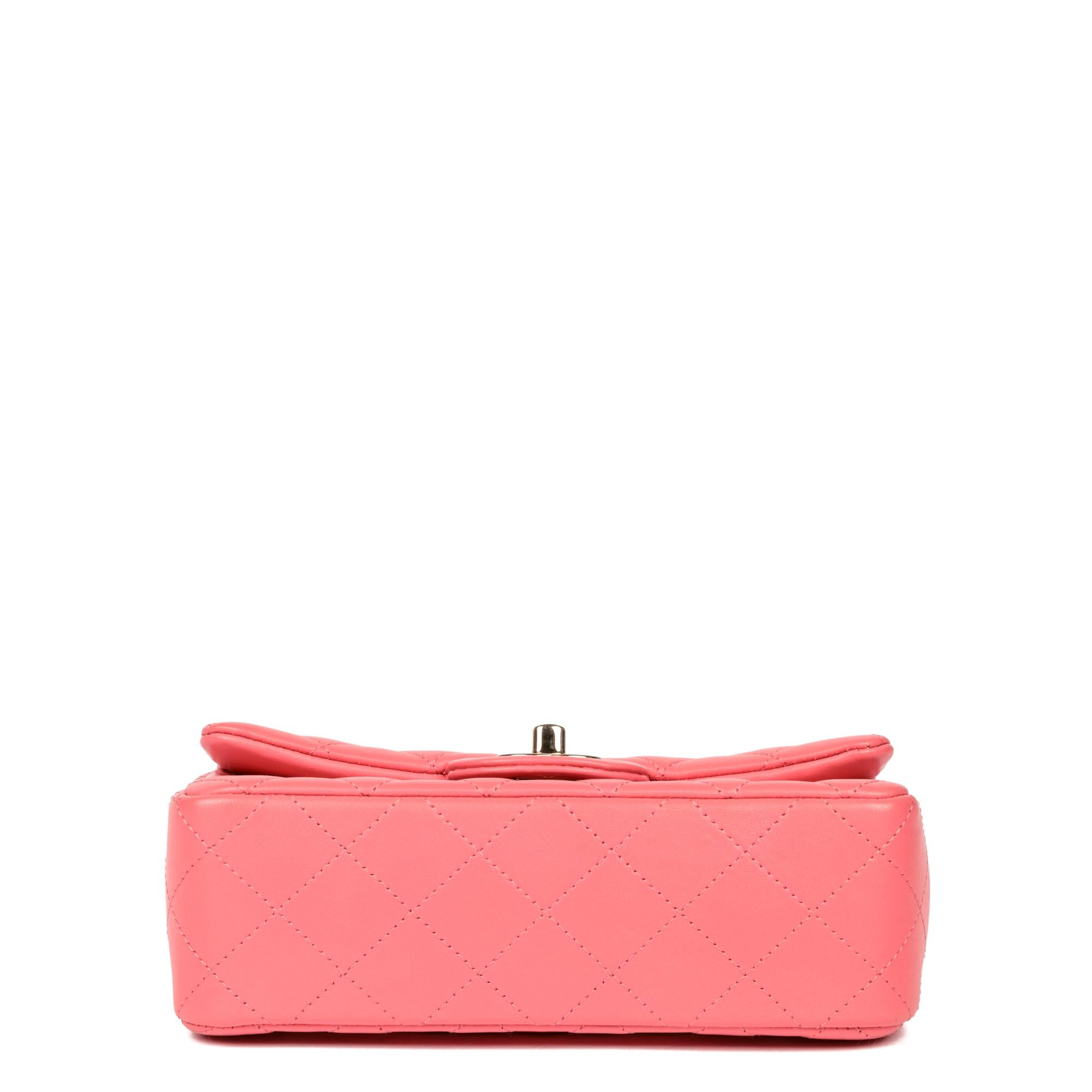 Chanel - Mini sac à rabat rectangulaire en cuir d'agneau matelassé rose en vente 1