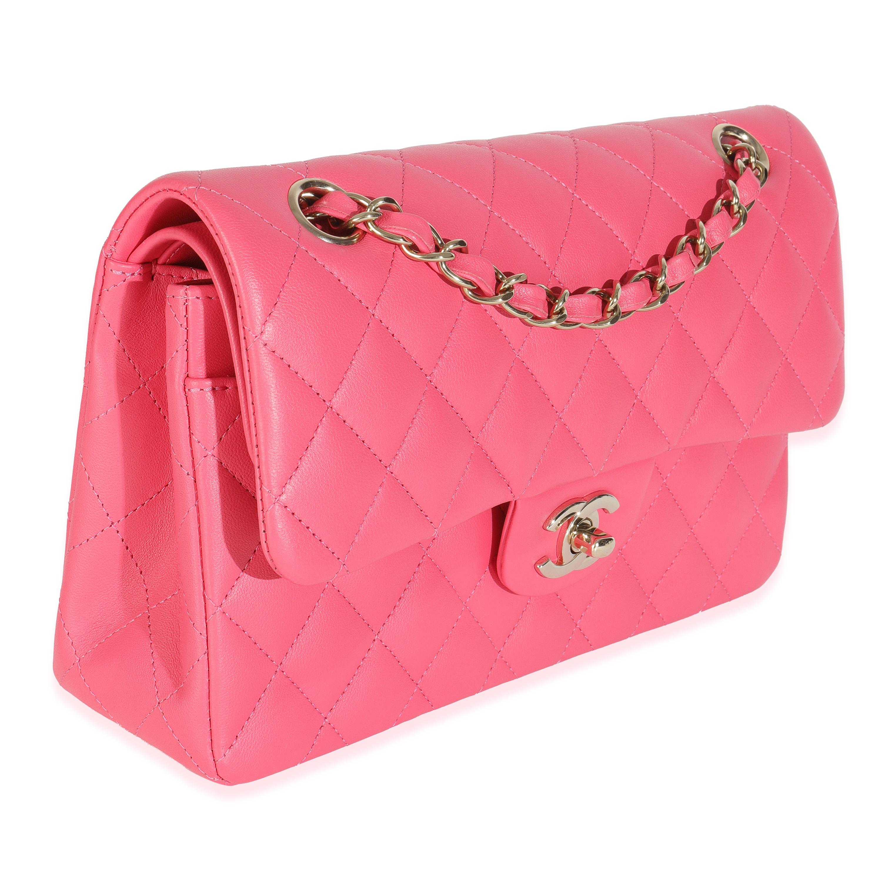 Rosa Borsa Chanel rosa trapuntata in pelle d'agnello piccola classica a doppia patta in vendita
