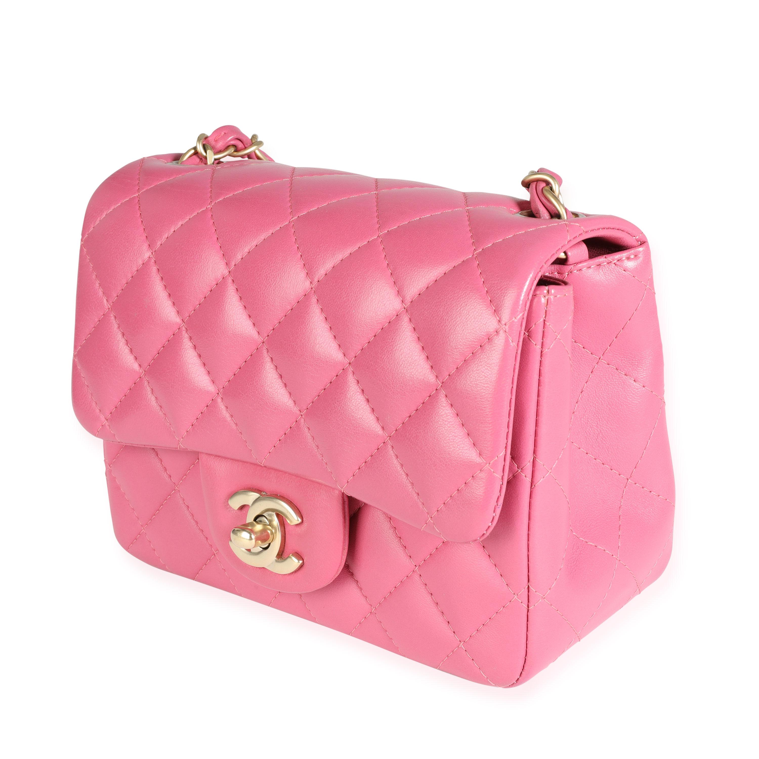 Quadratische Mini Classic Flap Bag aus gestepptem Lammfell von Chanel in Rosa im Zustand „Hervorragend“ in New York, NY