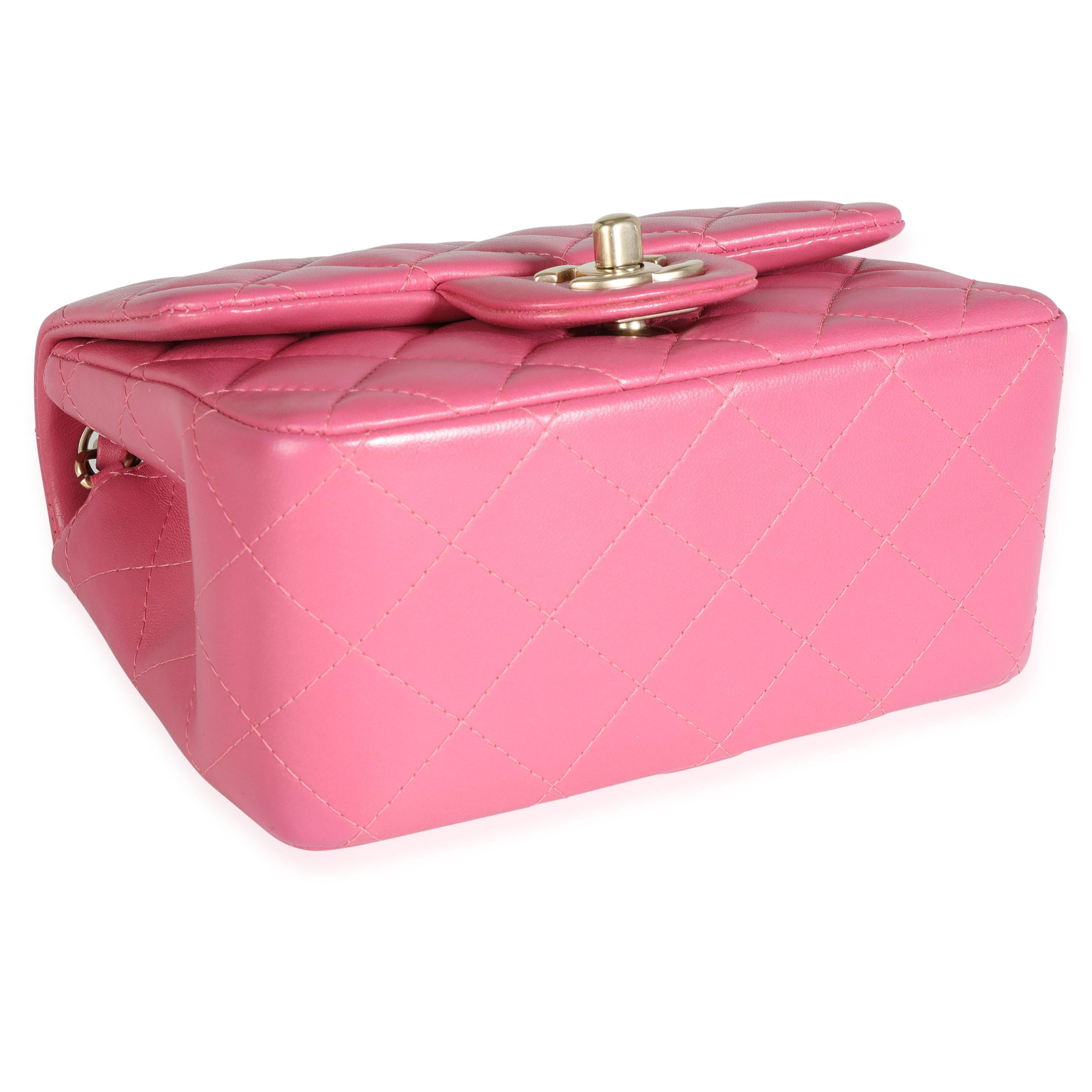 Quadratische Mini Classic Flap Bag aus gestepptem Lammfell von Chanel in Rosa Damen