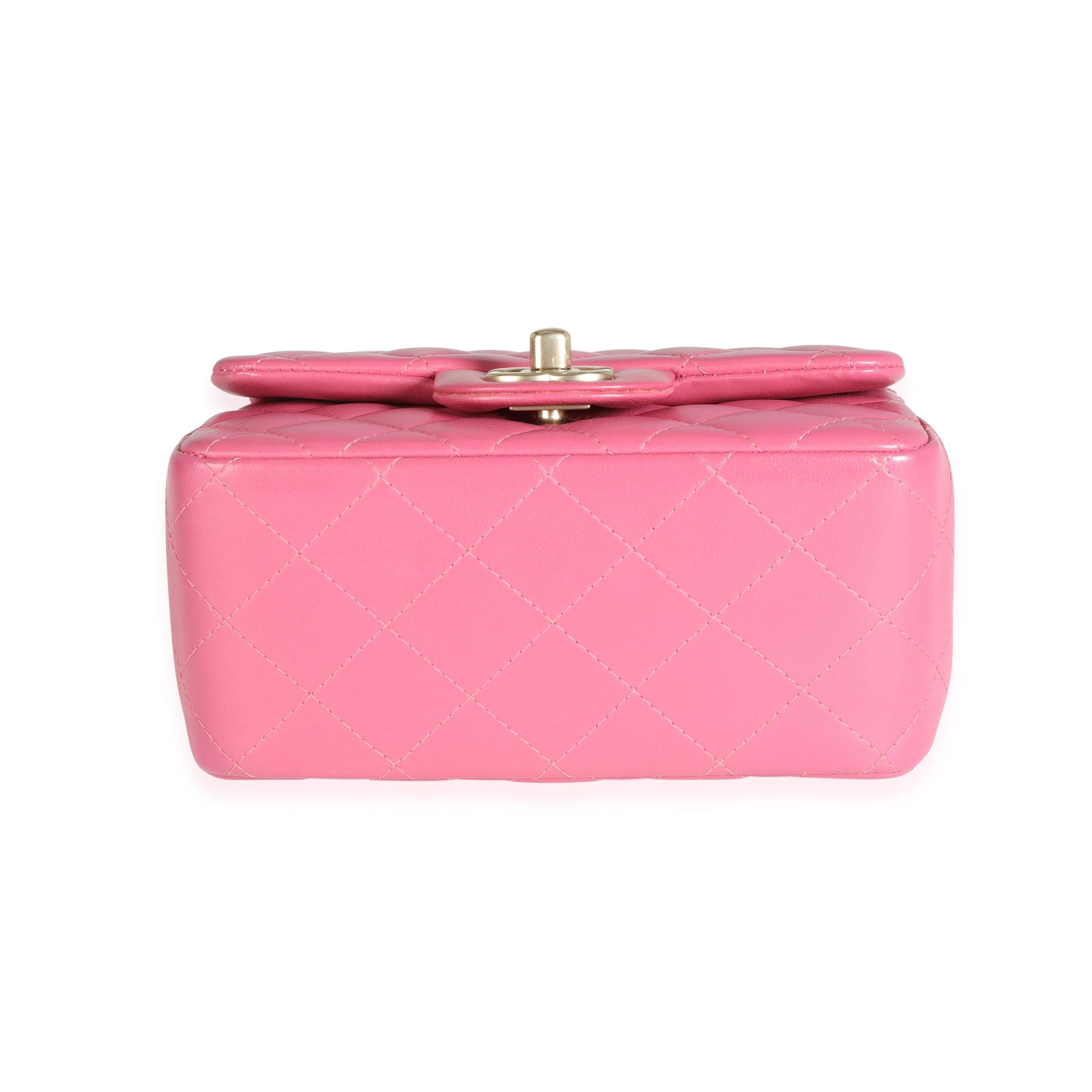 Quadratische Mini Classic Flap Bag aus gestepptem Lammfell von Chanel in Rosa 3
