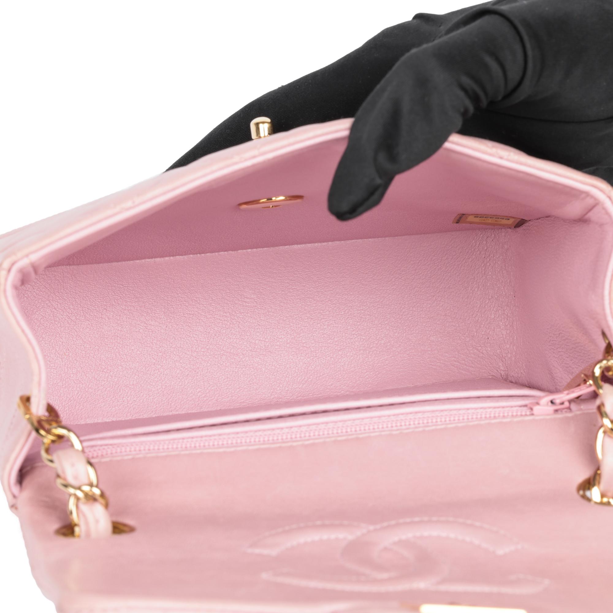 CHANEL Rosa gestepptes Lammfell Vintage Square Mini Flap Bag im Angebot 4