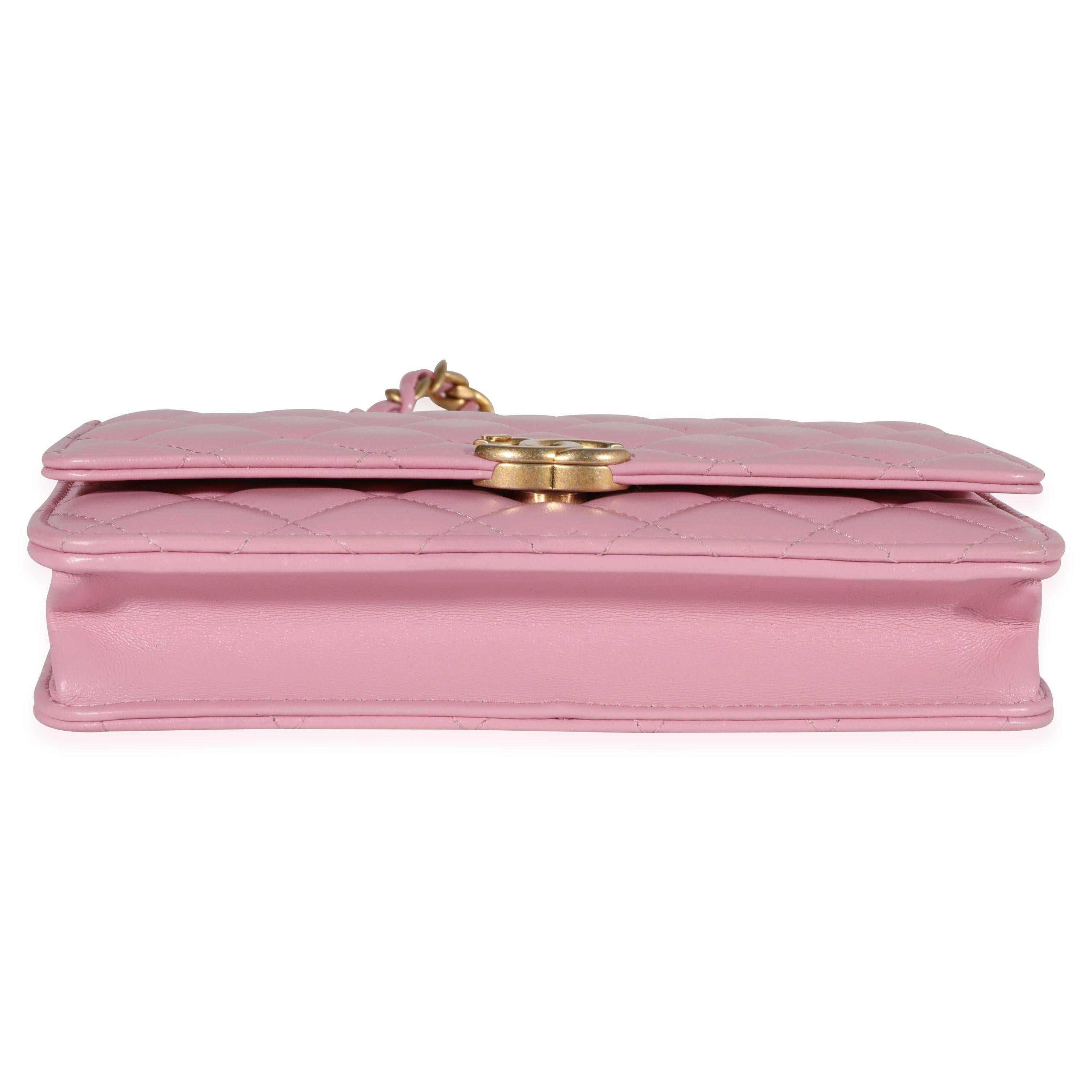 Chanel Billetera De Piel De Cordero Acolchada Rosa Con Cadena 3