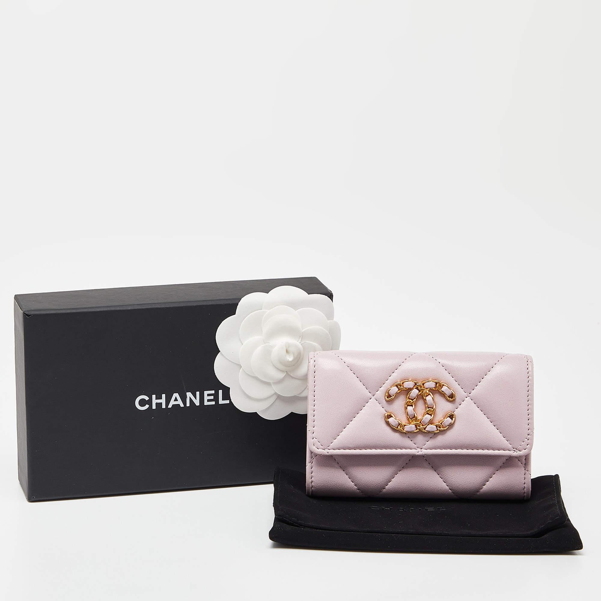 Chanel Pink Quilted Leather 19 Card Case For Sale 9